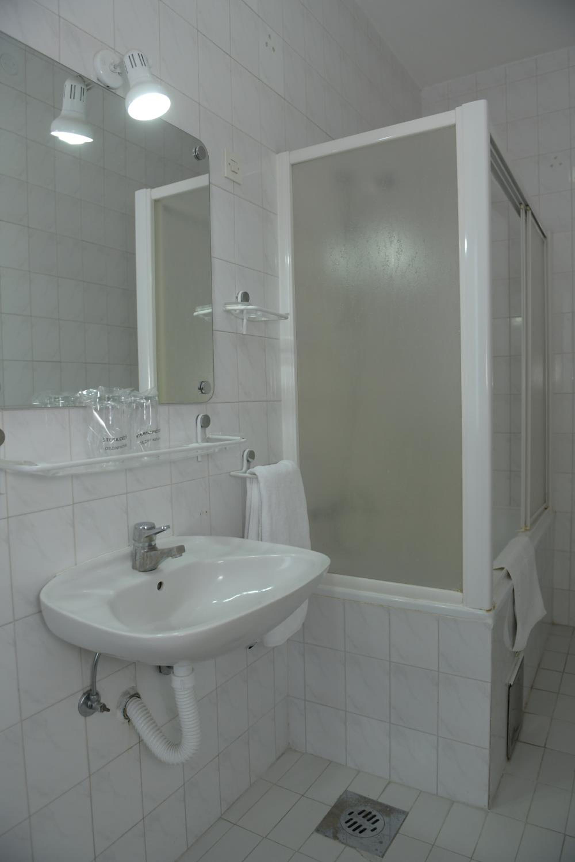 Double or Twin Room photo 2