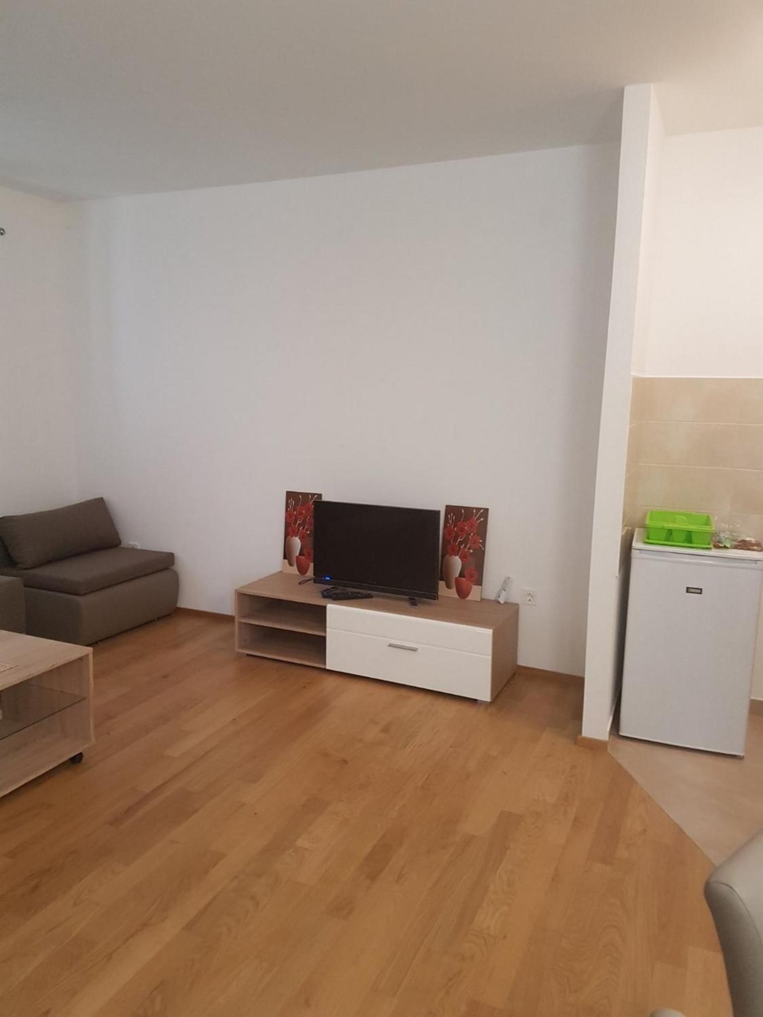 One-Bedroom Apartment with Balcony