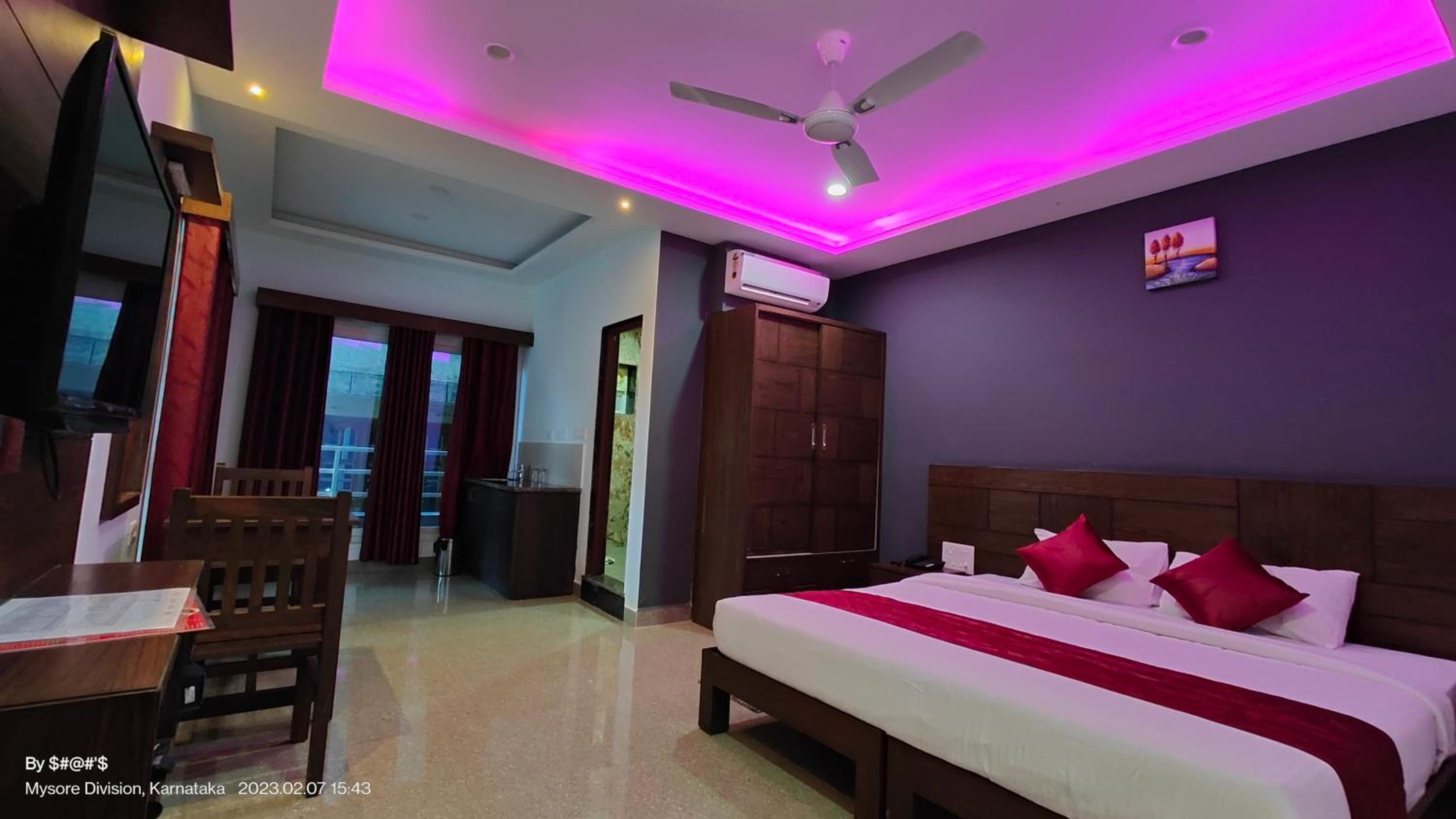 Standard King Room photo 1