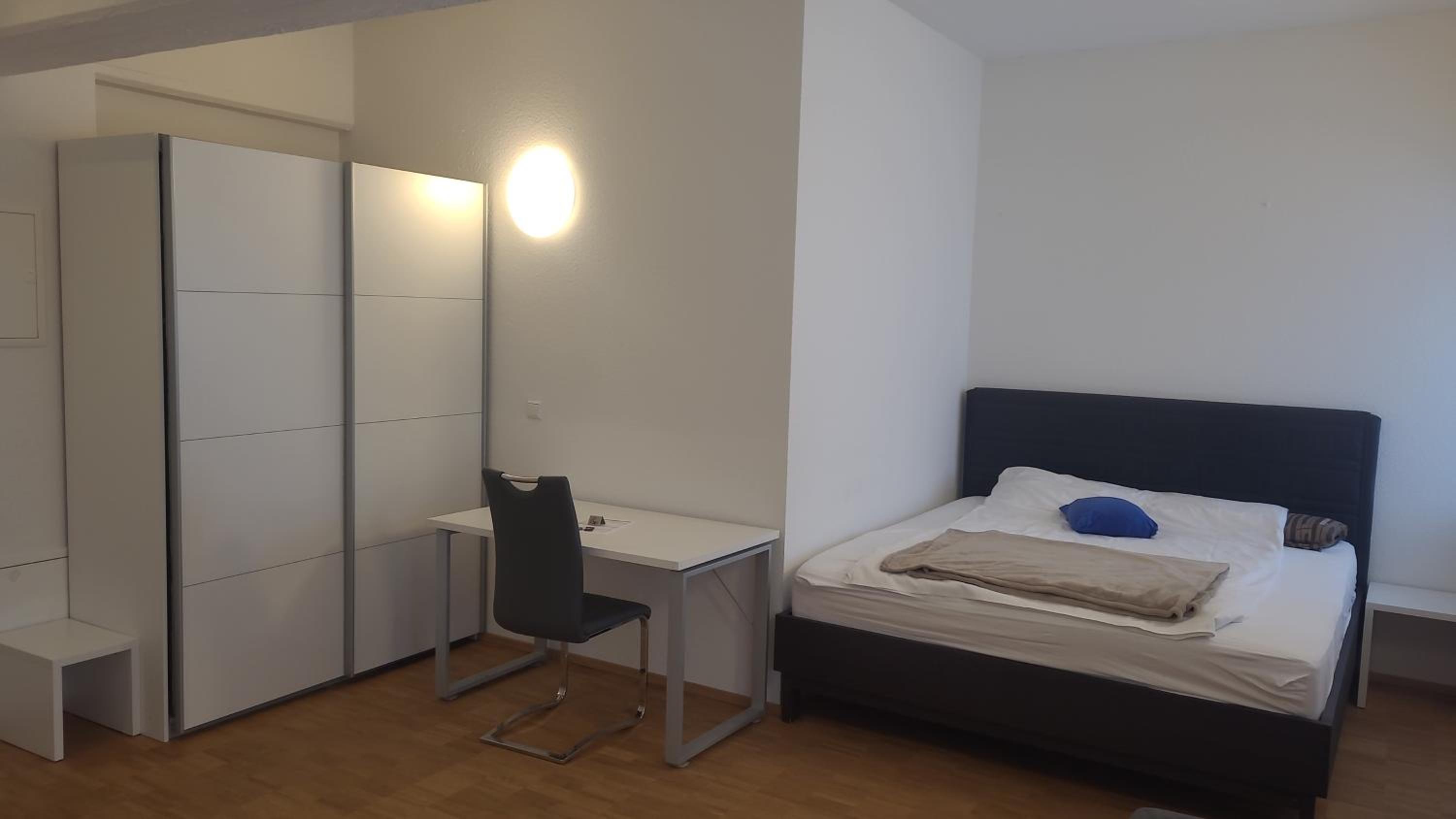 One-Bedroom Apartment photo 1