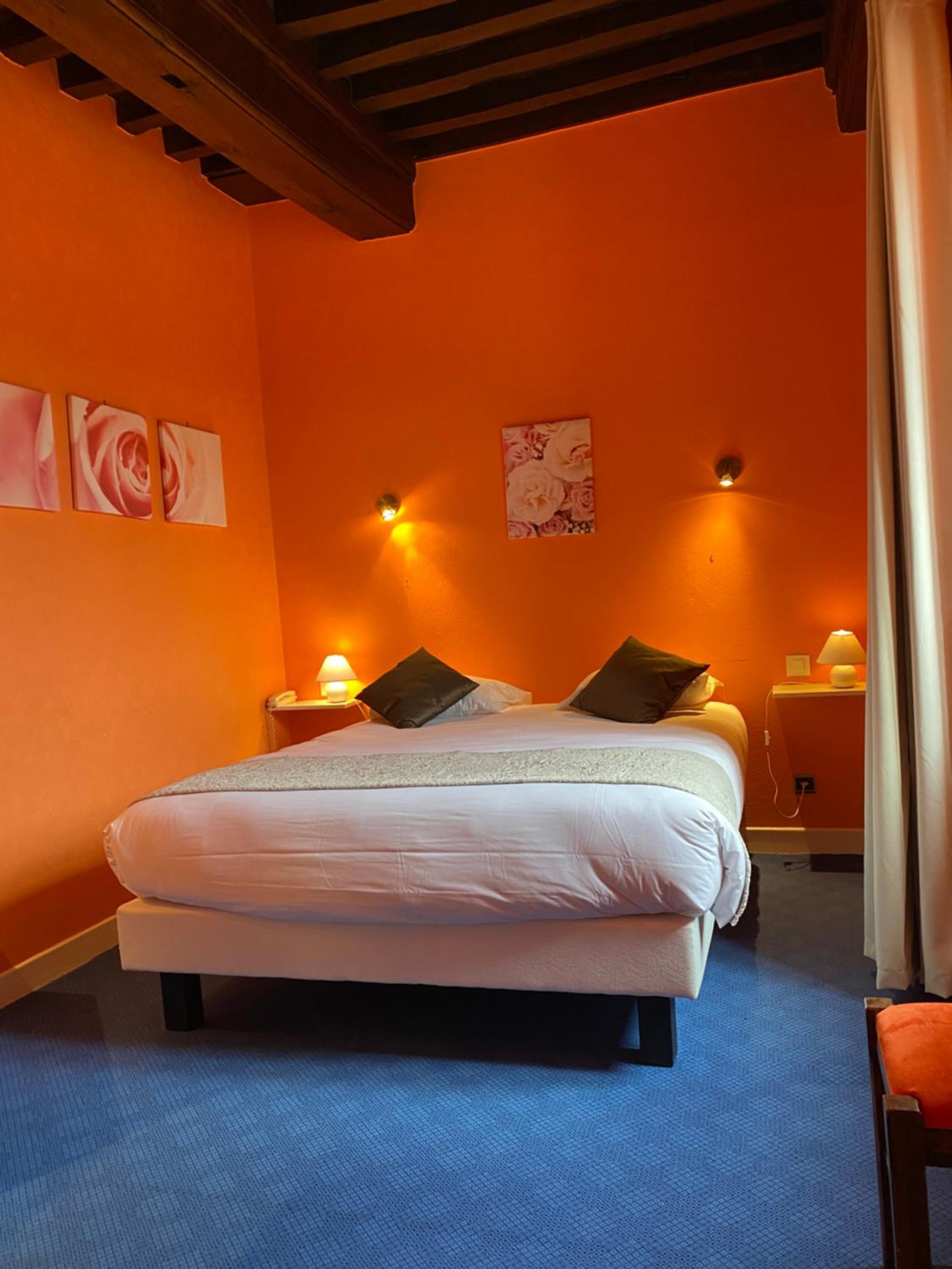 Triple Room with Bath - Photo 1