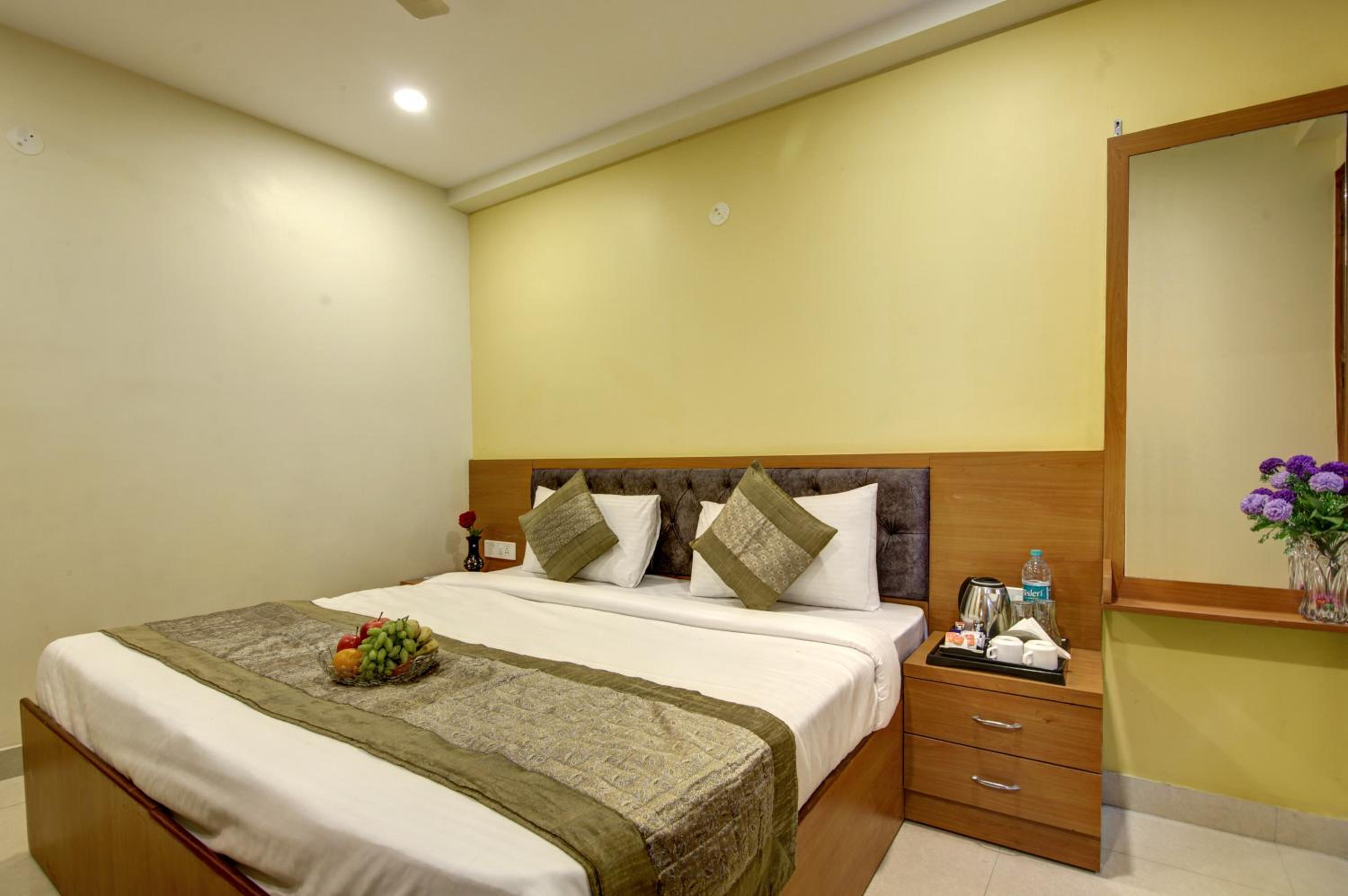 Deluxe Double Room with Balcony - Photo 7