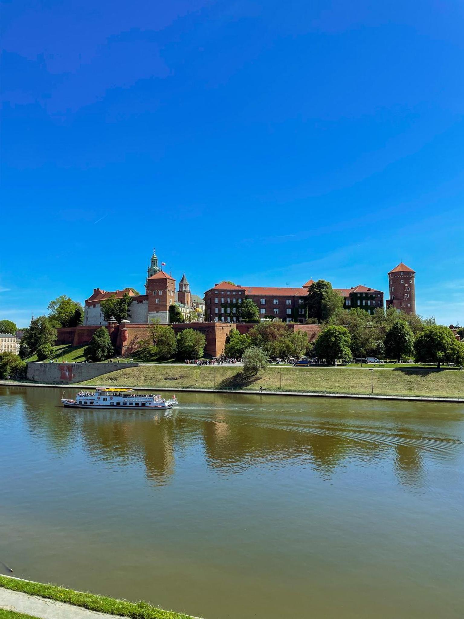Double or Twin  Room with Wawel Castle View - Photo 4