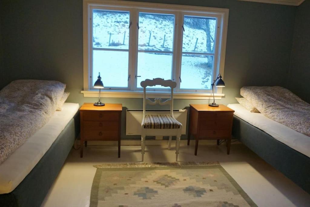 Six-Bedroom House photo 3