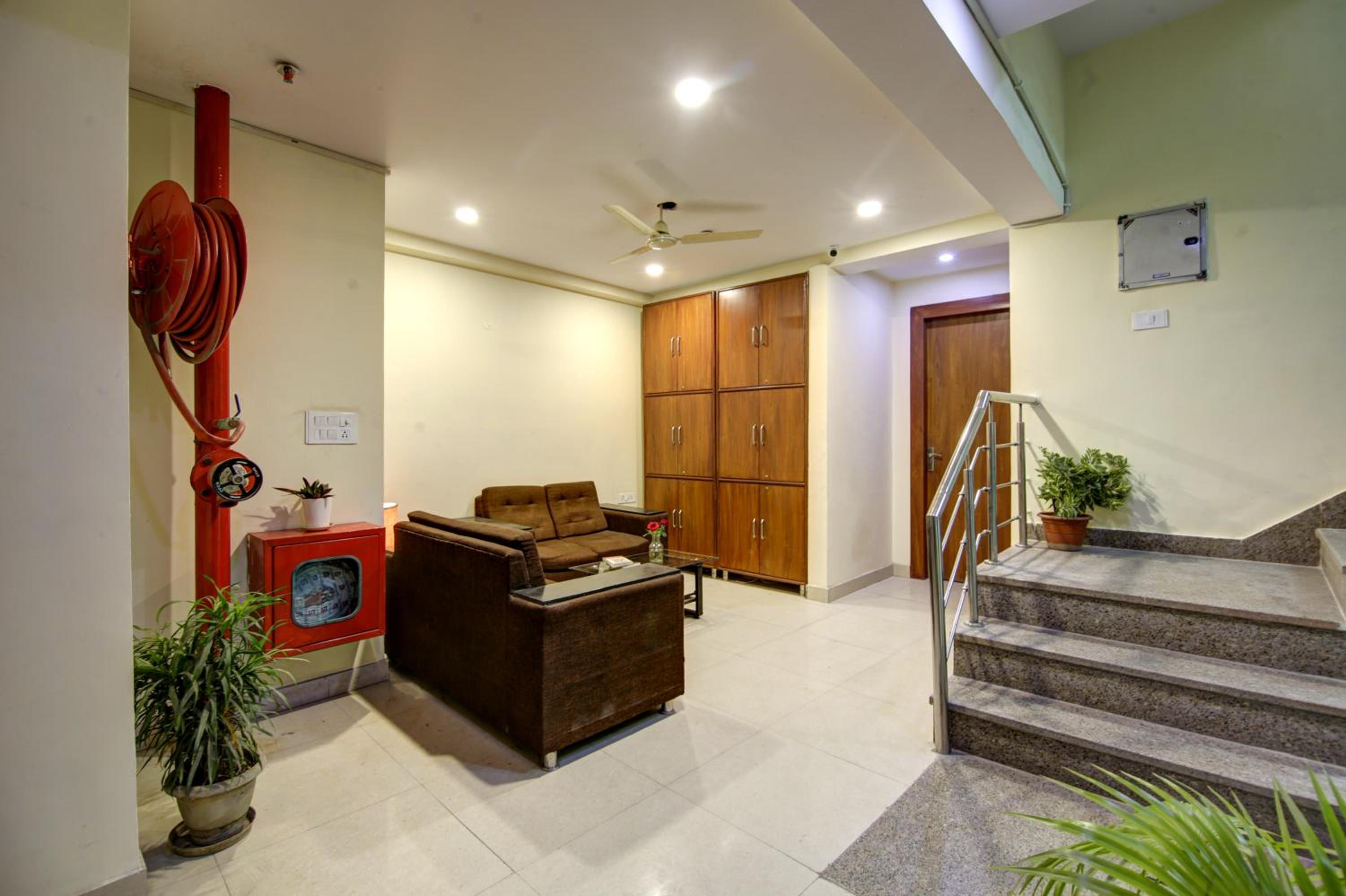 Deluxe Double Room with Balcony - Photo 4