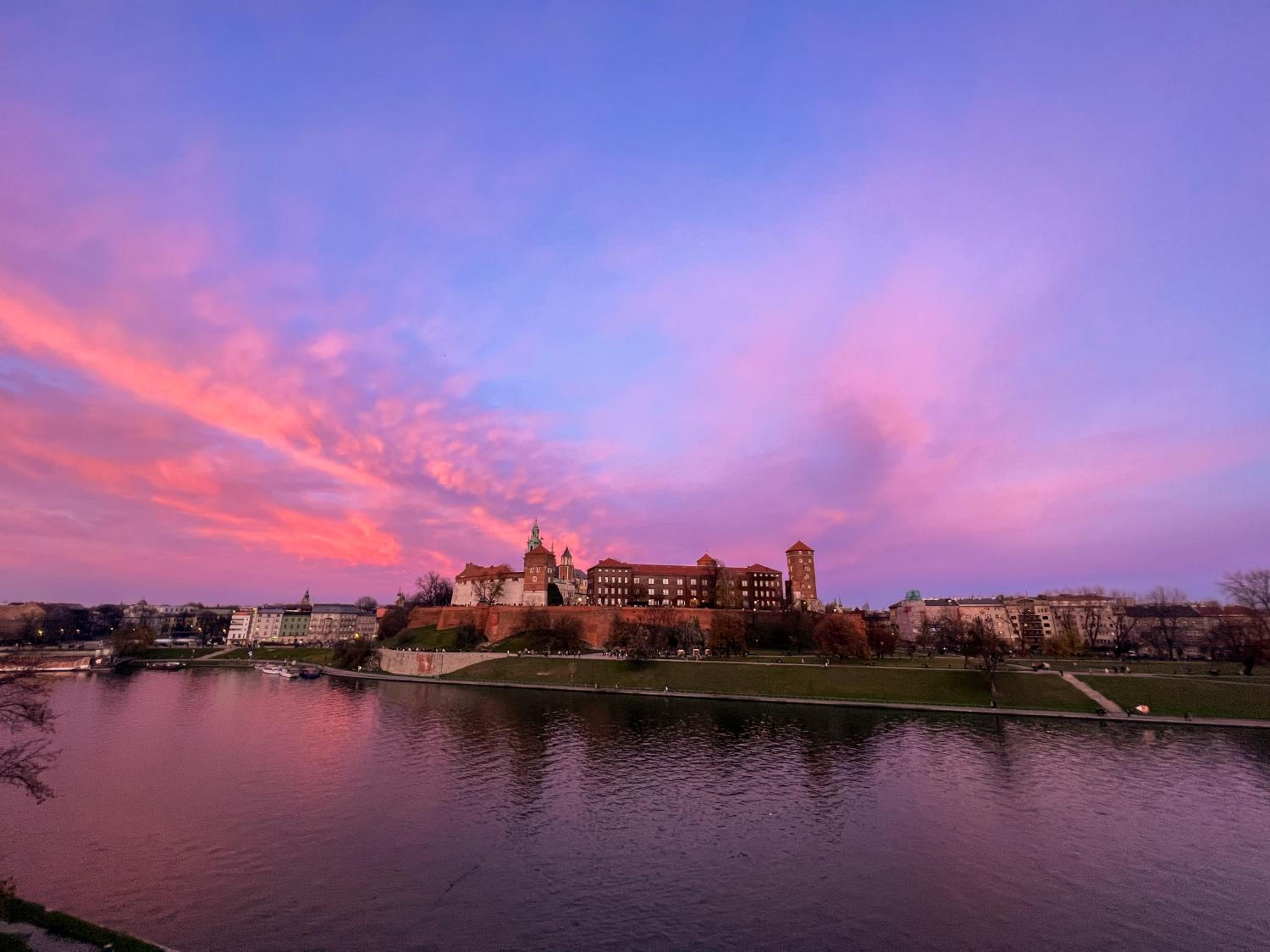 Double or Twin  Room with Wawel Castle View - Photo 5