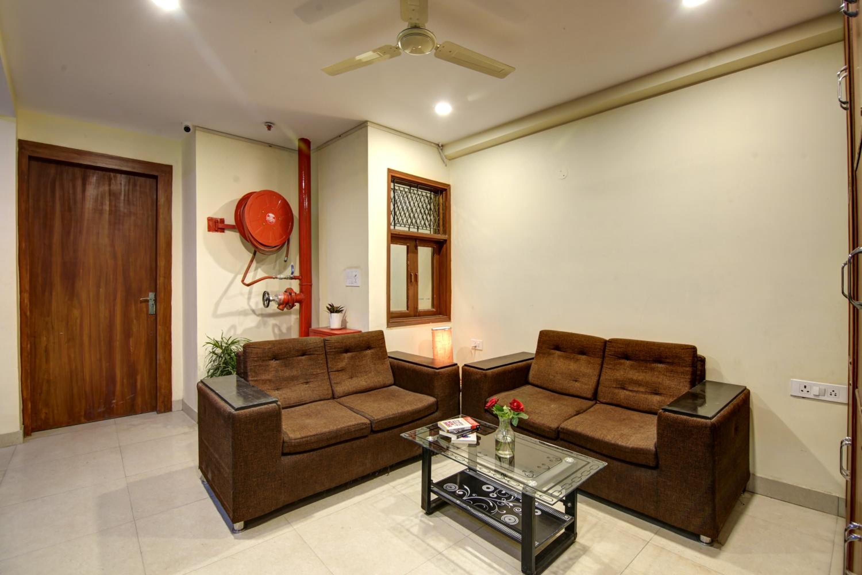 Deluxe Double Room with Balcony - Photo 12