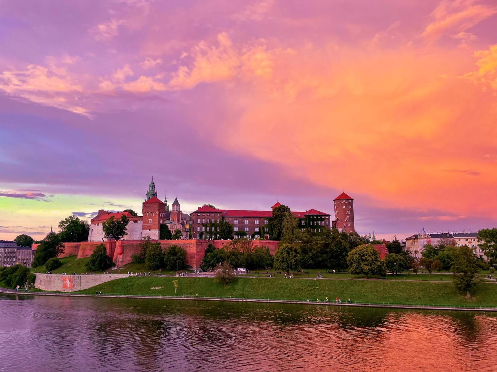 Double or Twin  Room with Wawel Castle View - Photo 7