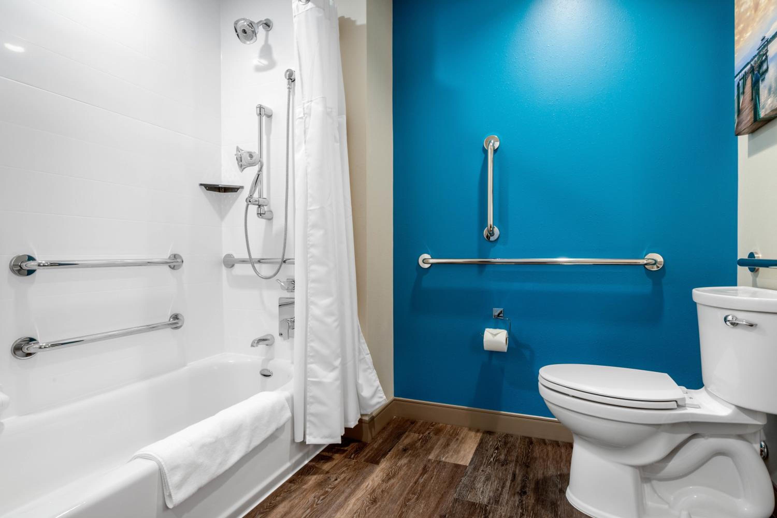 King Room - Accessible/Non-Smoking photo 2