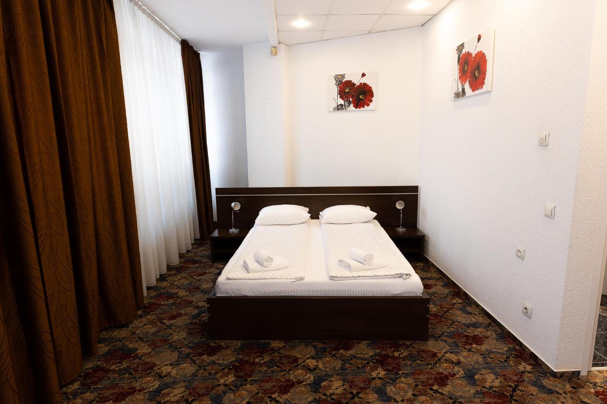 Double Room - Photo 7