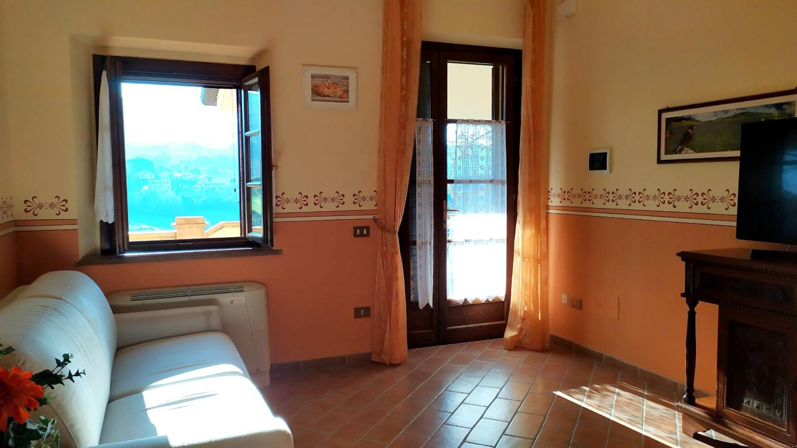 One-Bedroom House photo 1