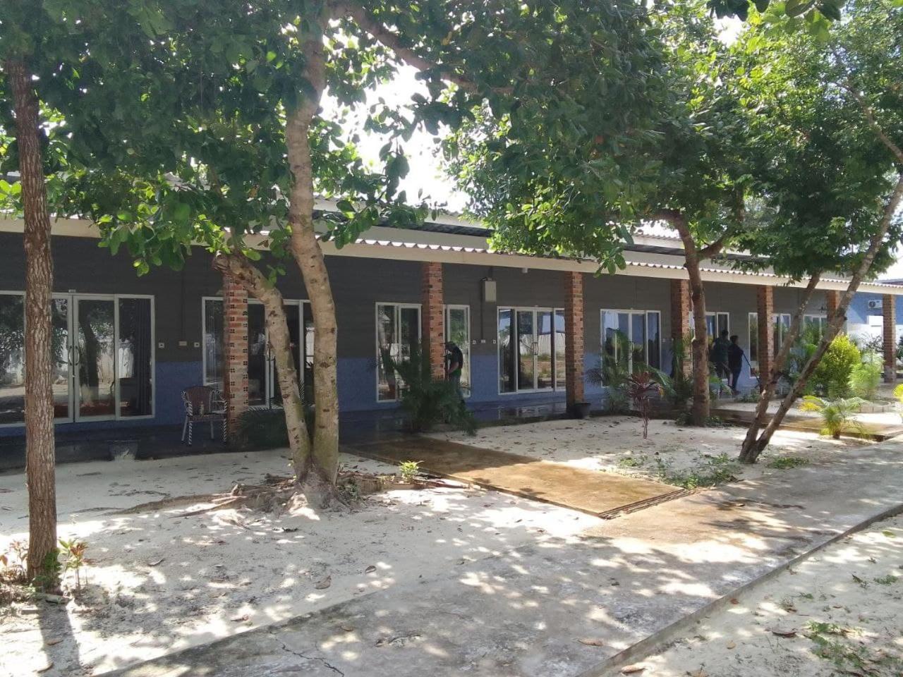 Standard Twin Room with Garden View - Photo 8
