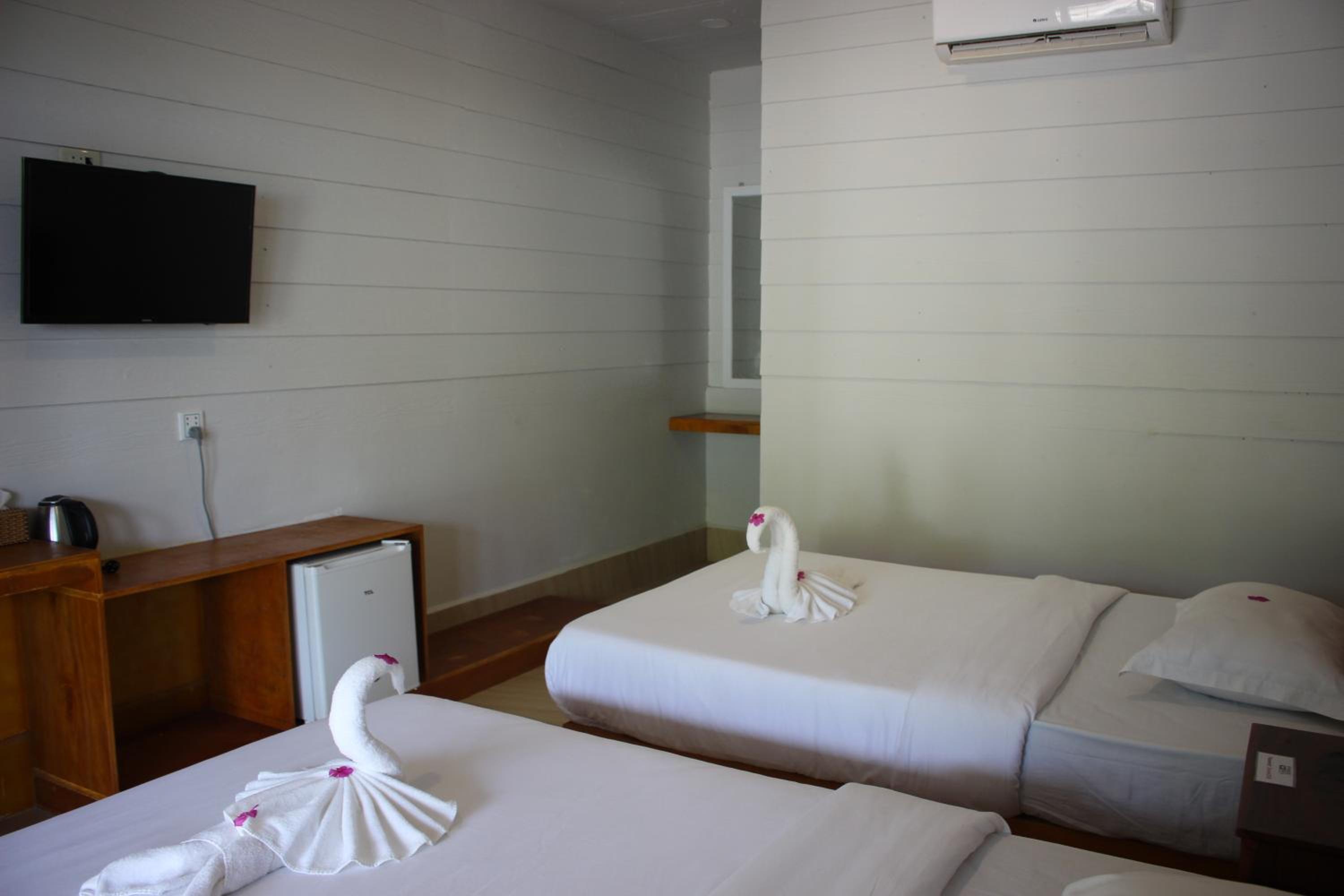 Standard Twin Room with Garden View - Photo 9