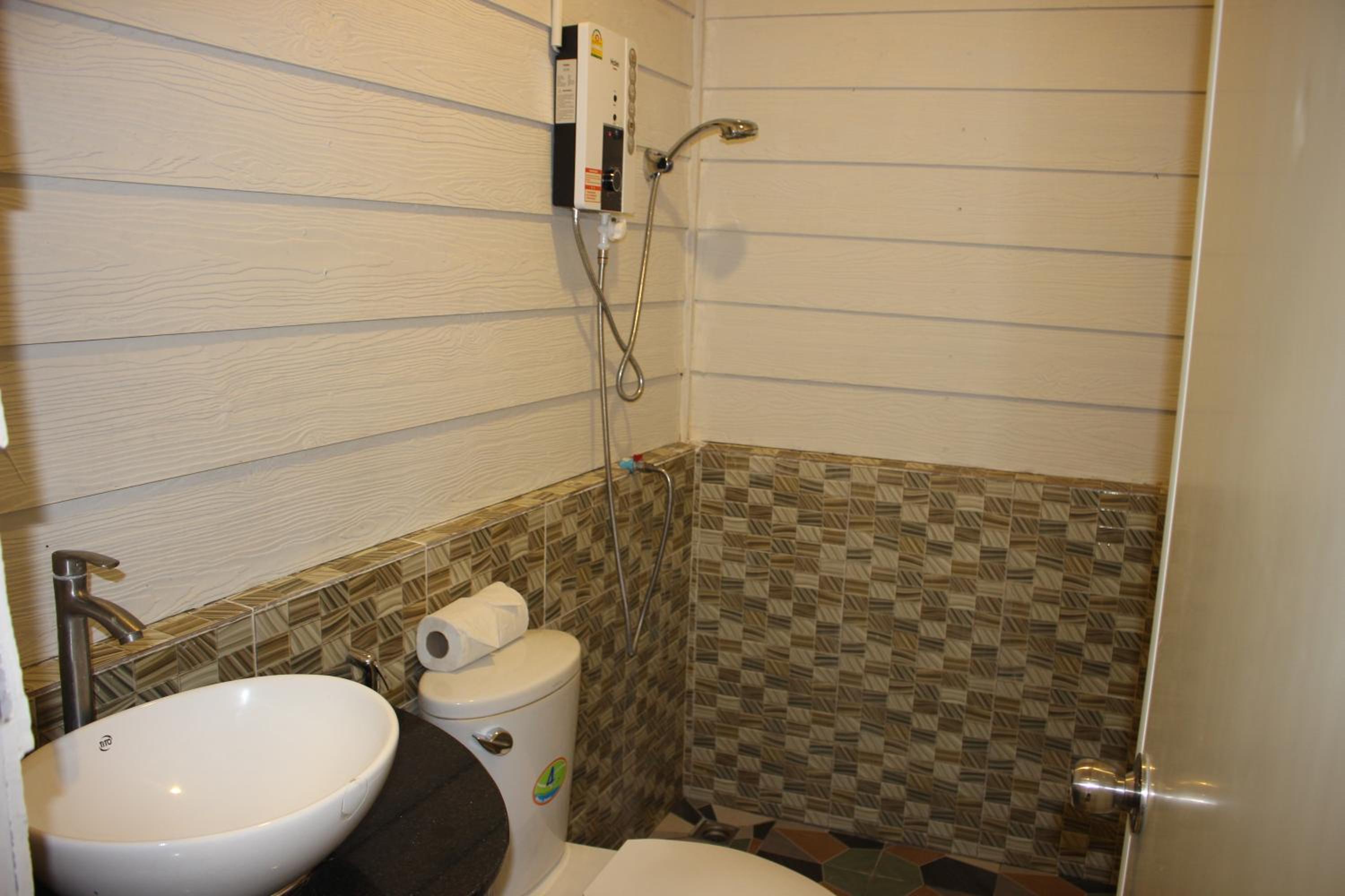 Standard Twin Room with Garden View - Photo 2