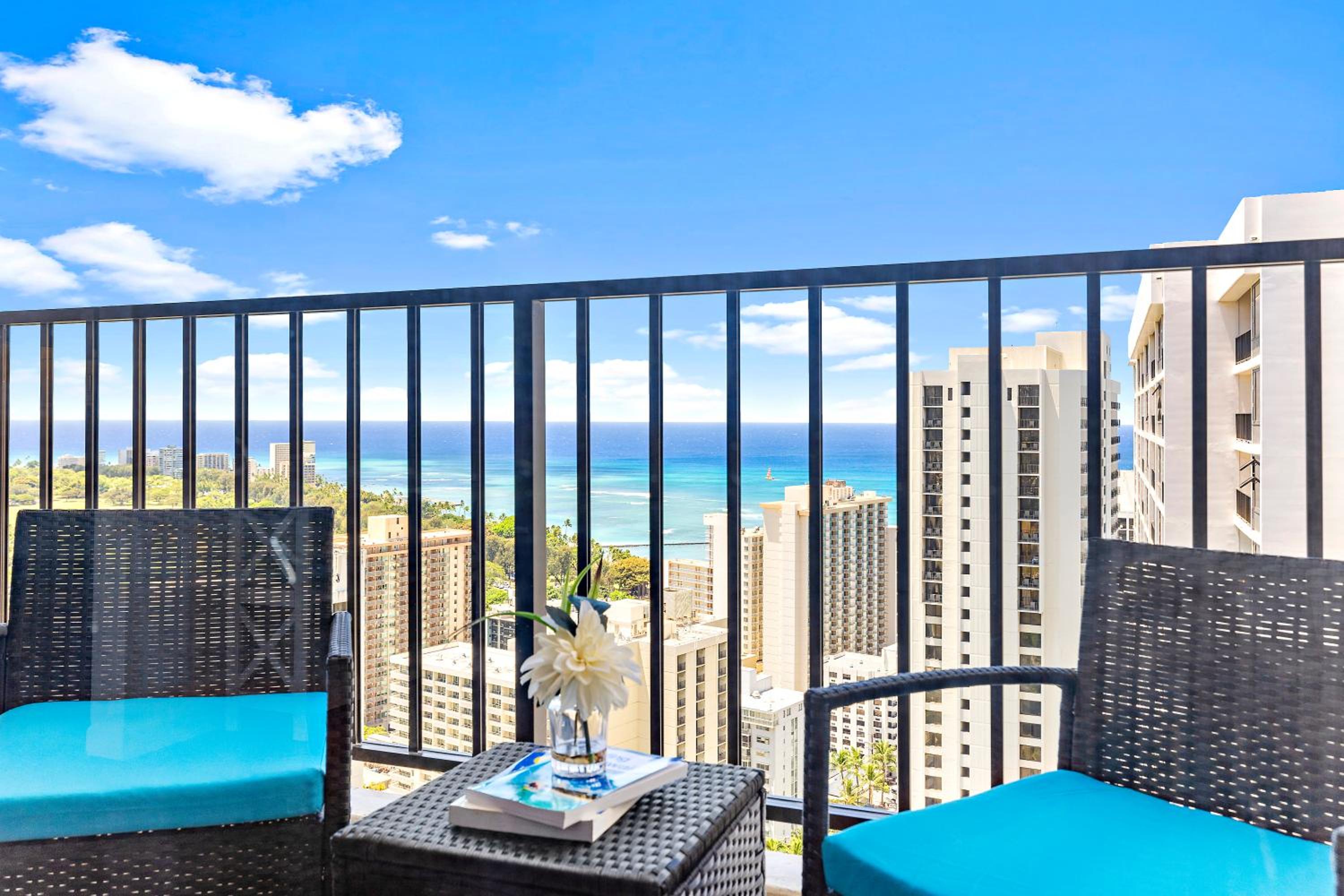 Oceanview condo with lanai & beach access: Apartment with Sea View photo