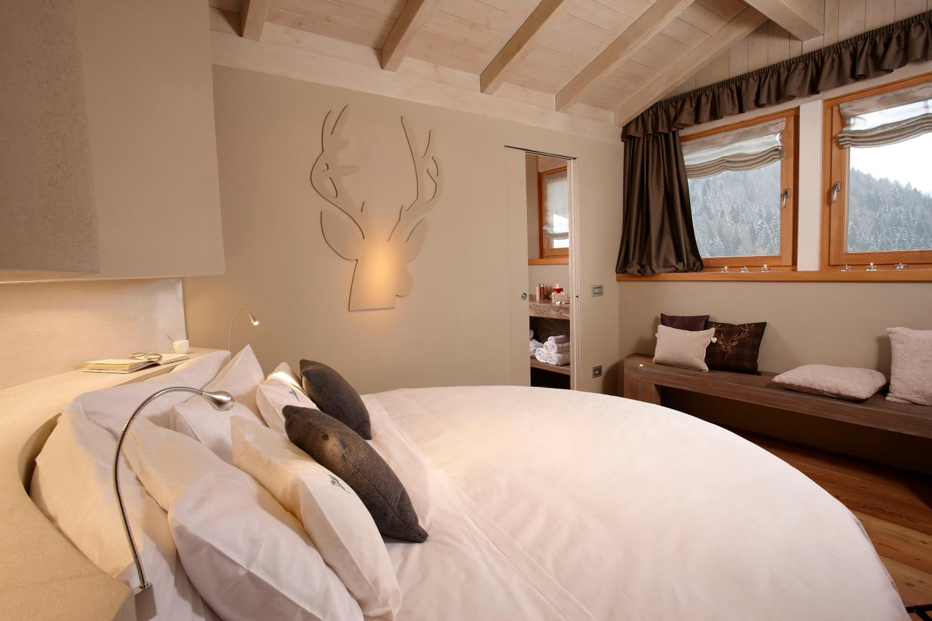 Suite with Mountain View