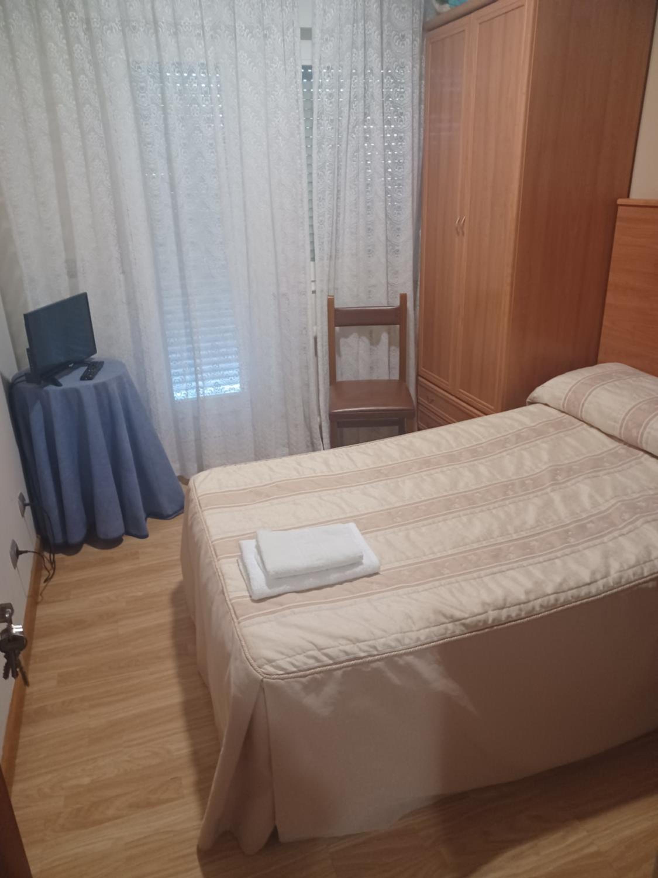 Double or Twin Room with Bathroom - Photo 1