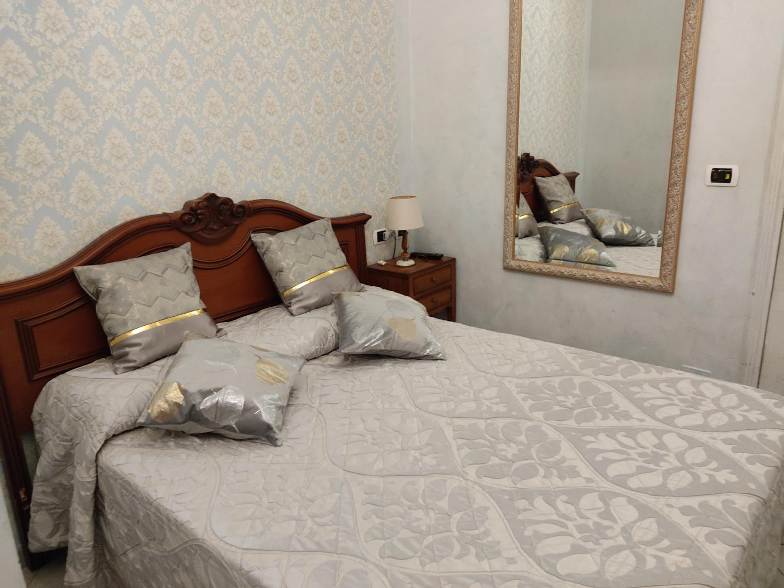 Double Room with Balcony - Photo 2