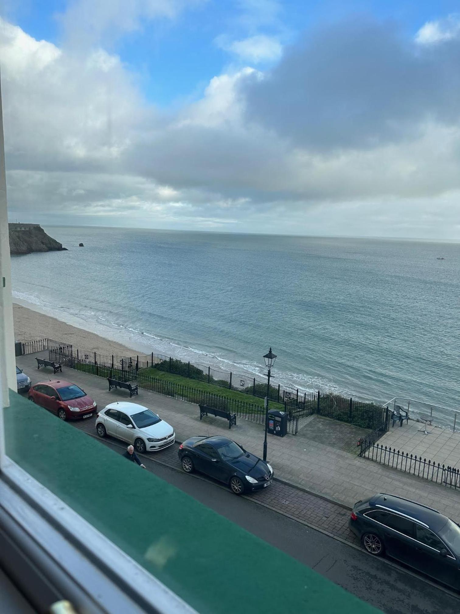 Double or Twin Room with Sea View - Photo 2