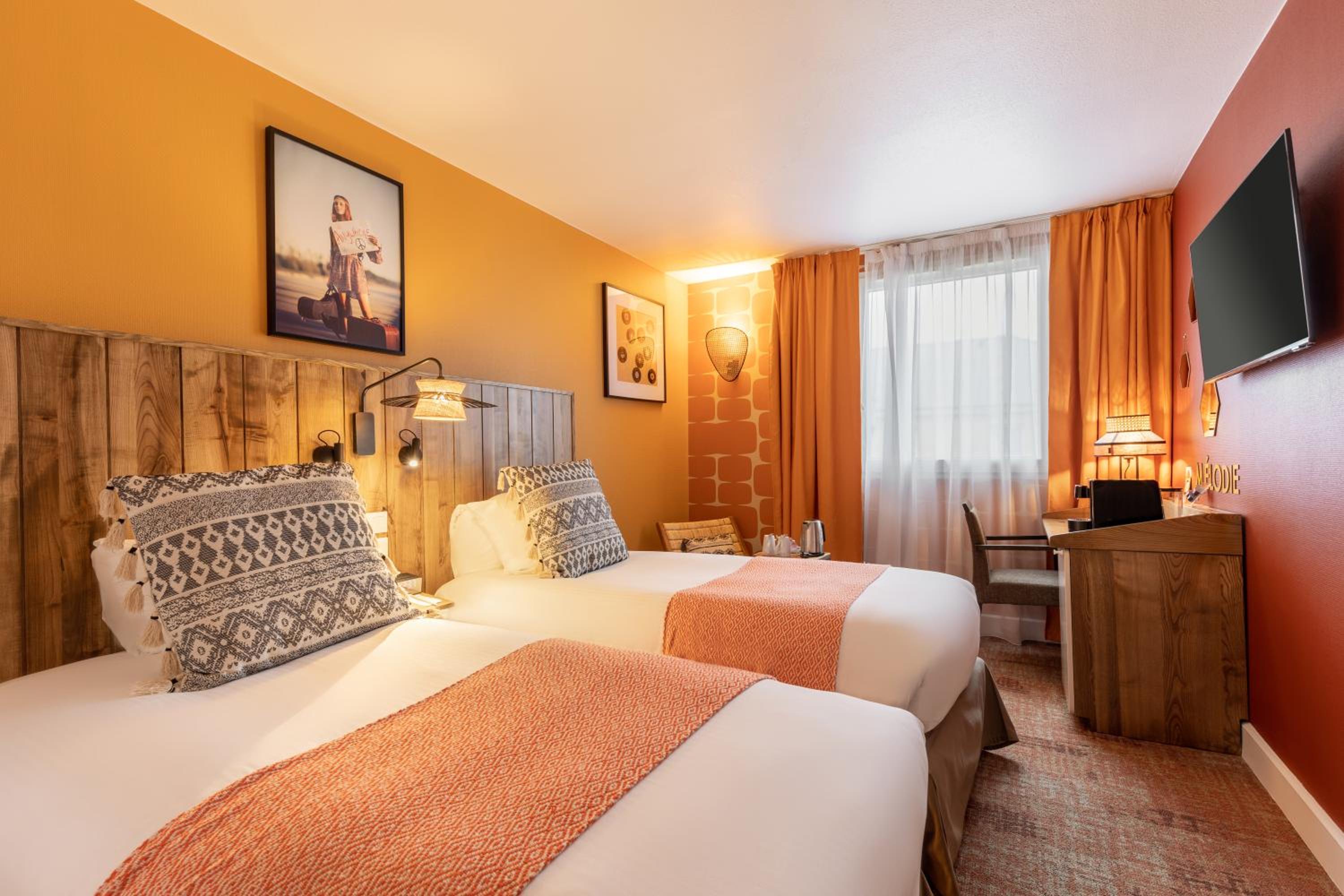 Standard Twin Room - Photo 1