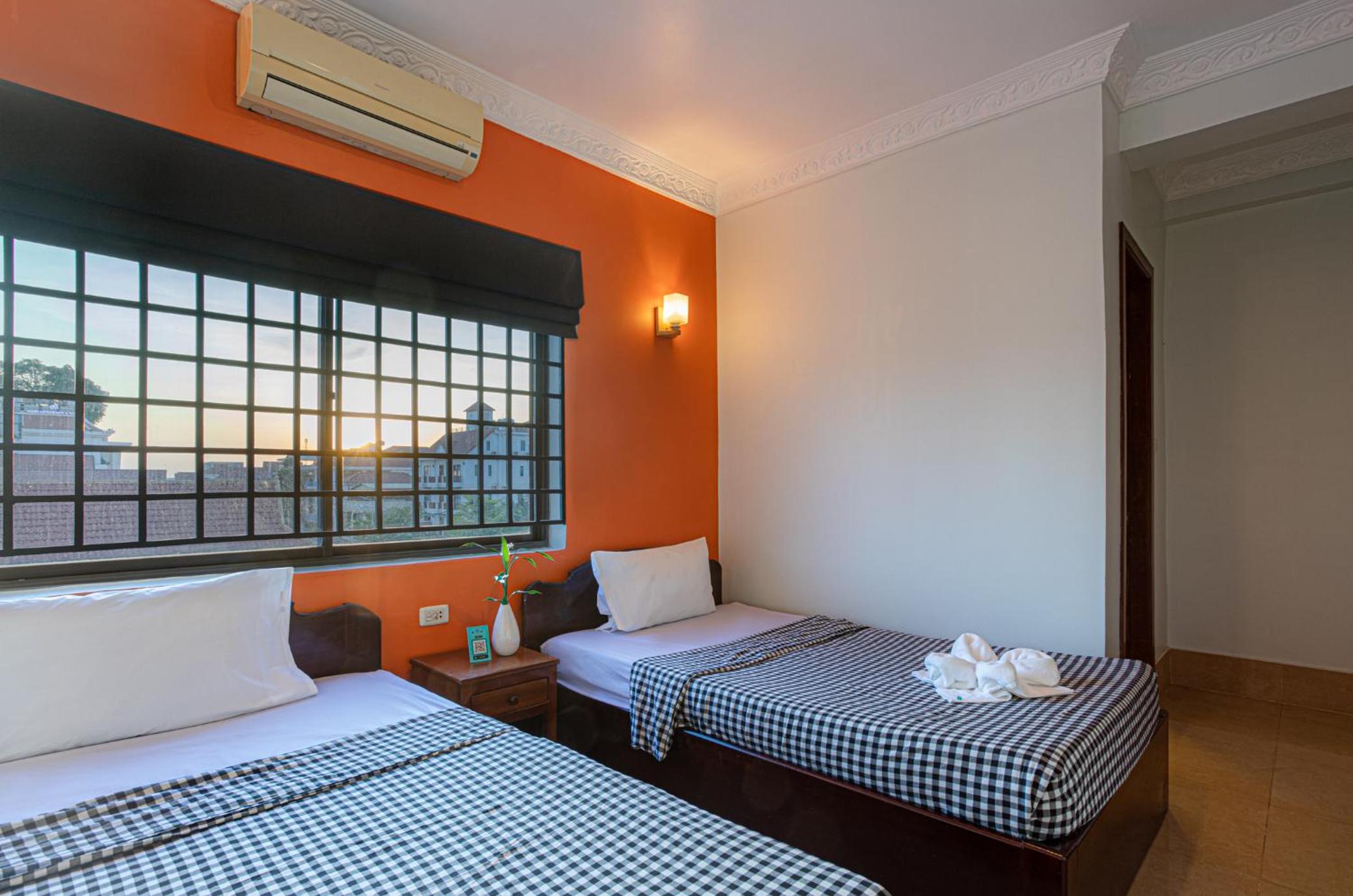 Standard Twin Room - Photo 1