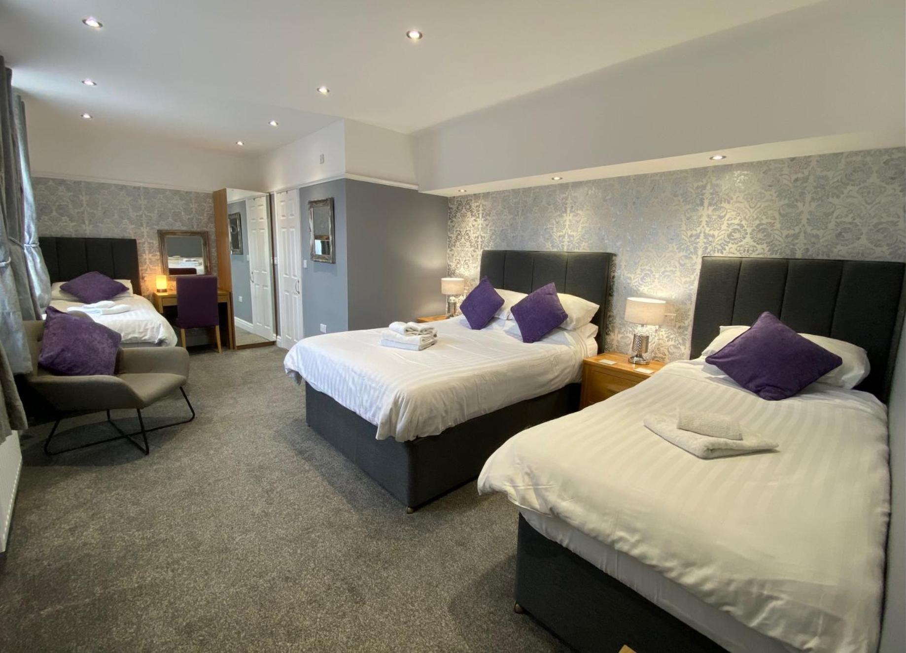 Standard Family Room Ensuite photo 1