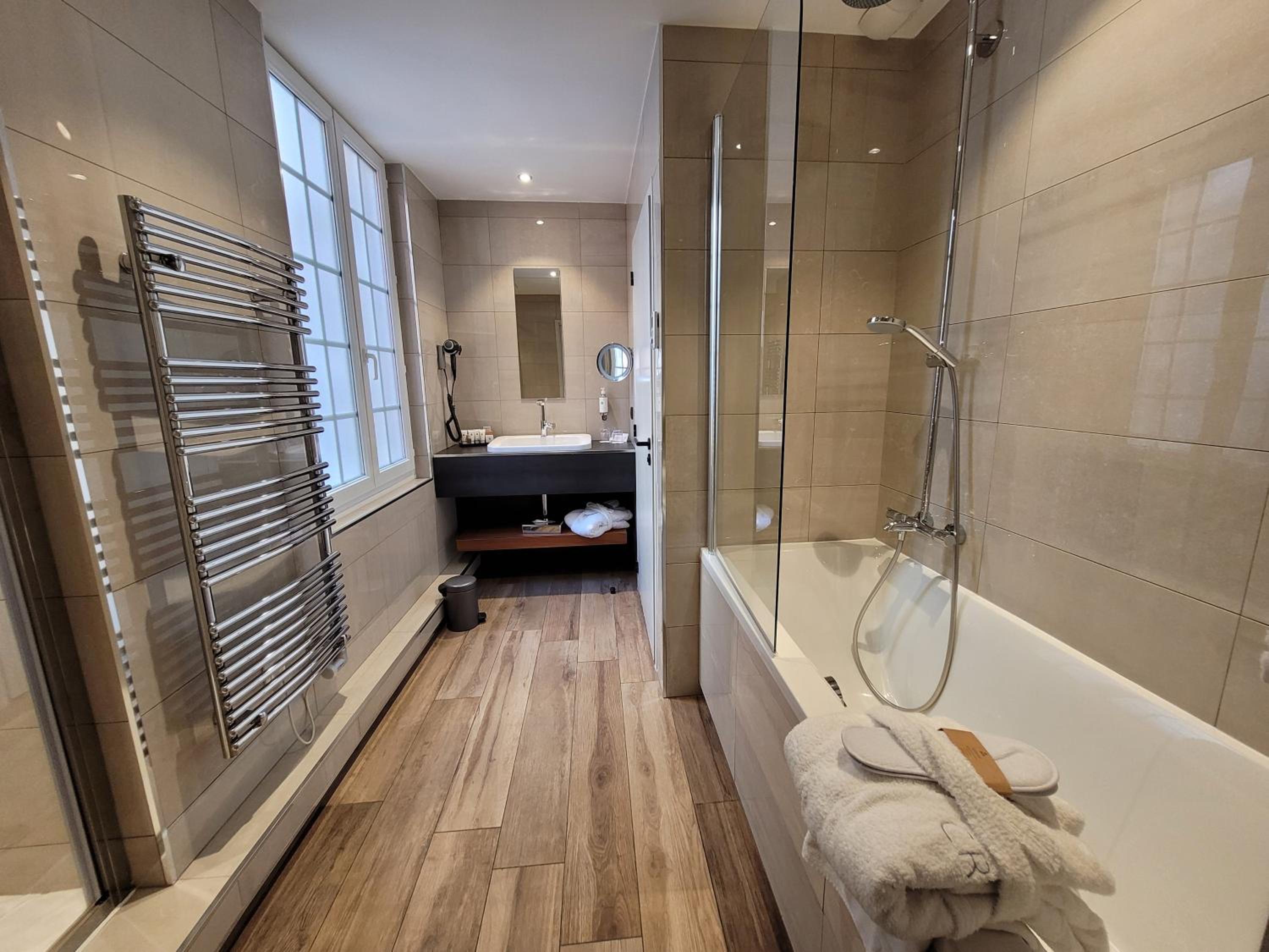 Junior Suite (4 Adults) - Photo 11