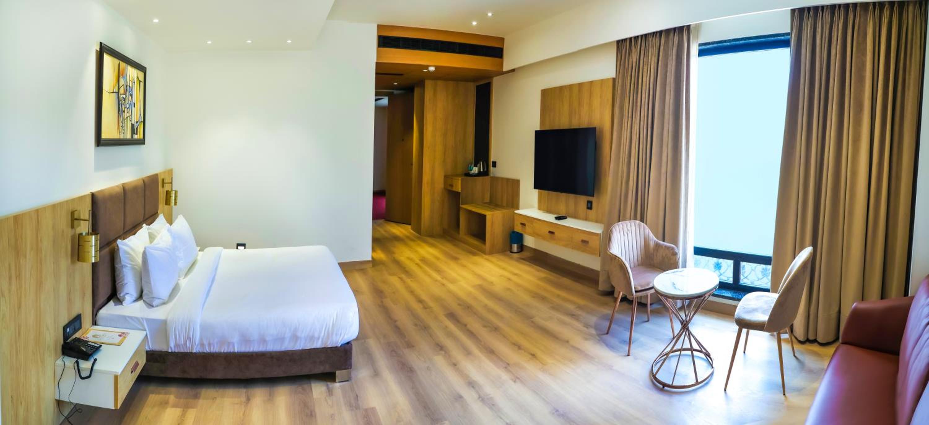 Deluxe King Room - Photo 11
