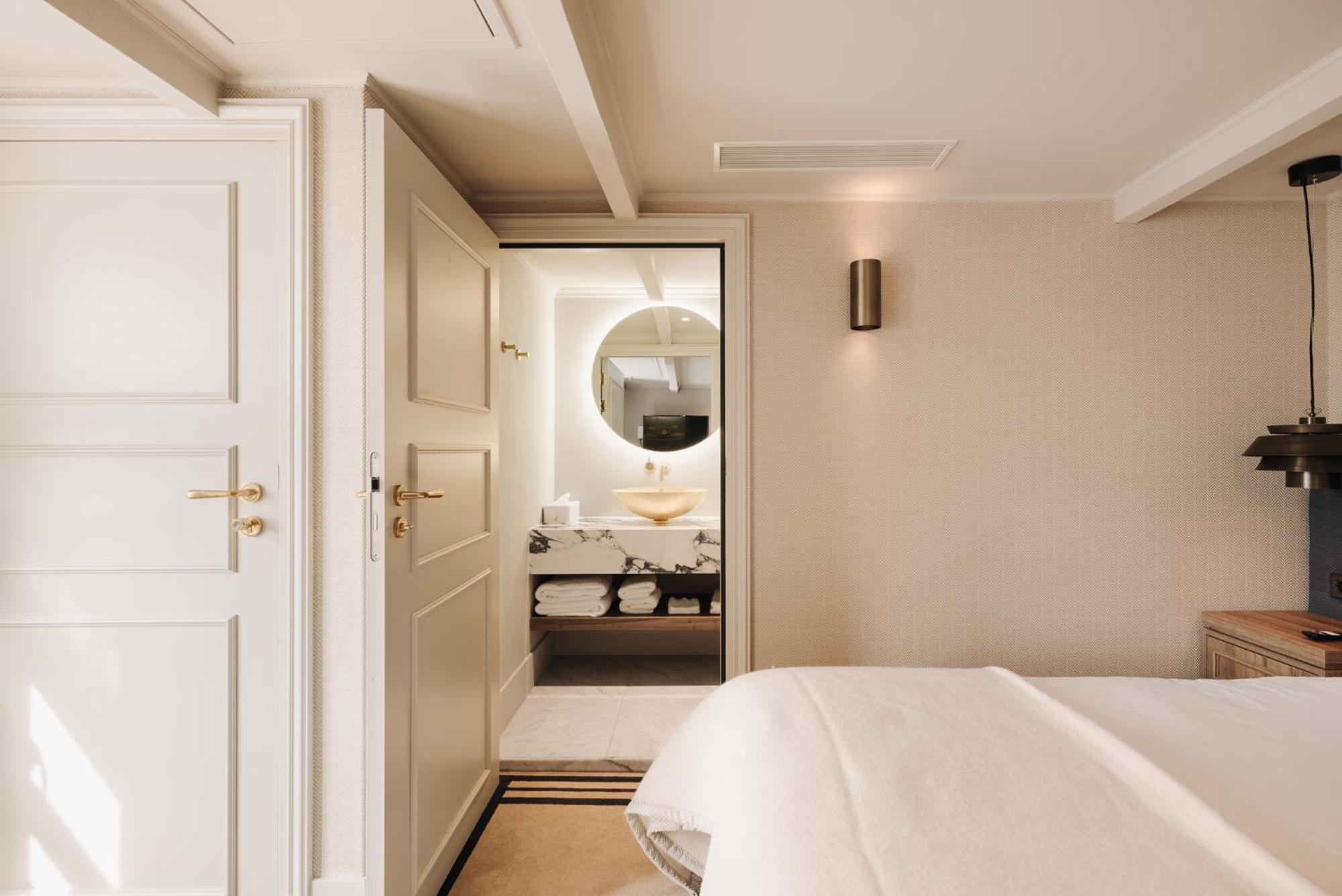 Small Double Room (Little Jewel - Rooftop View) thumbnail 5