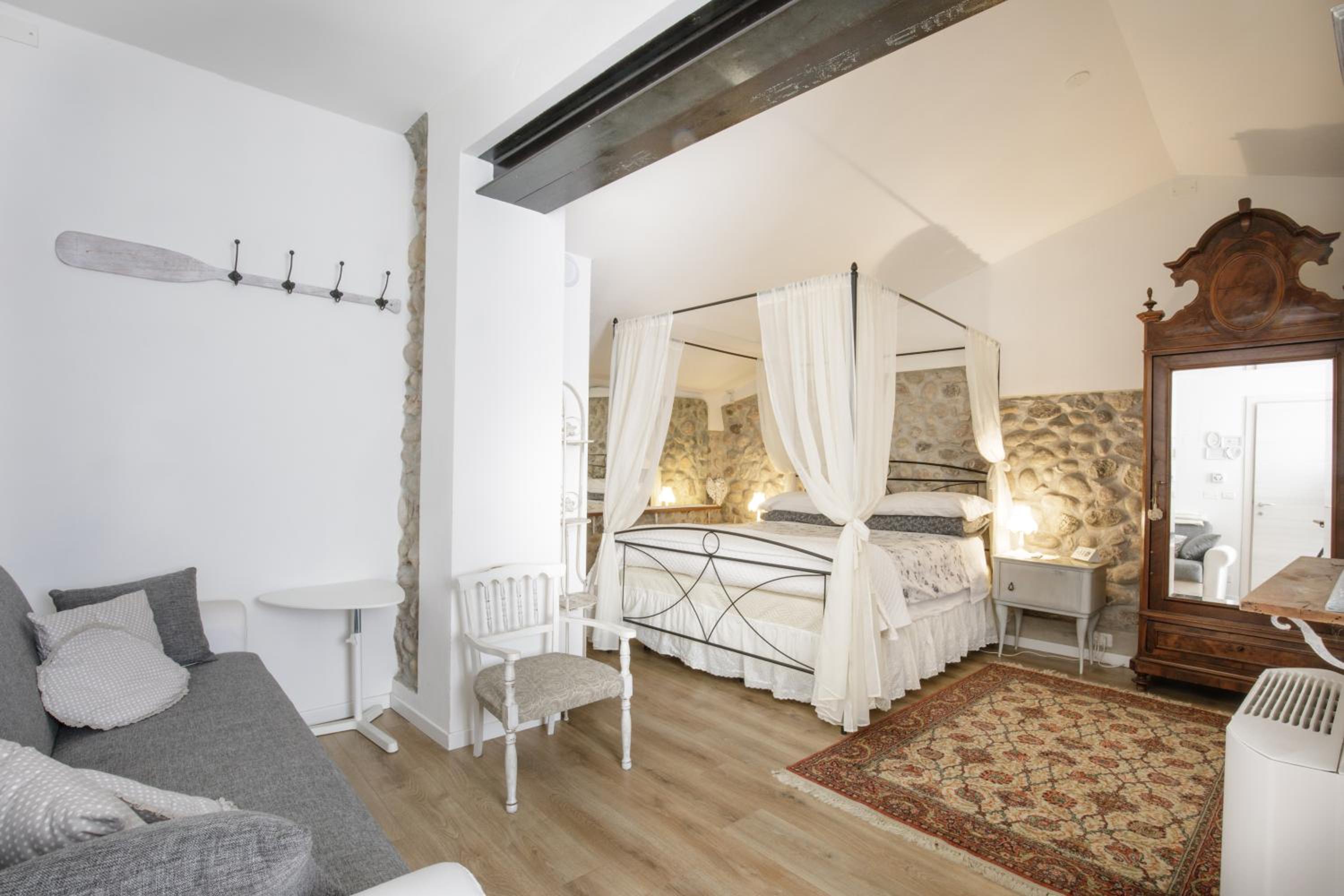 Double Room with Spa Bath photo 1