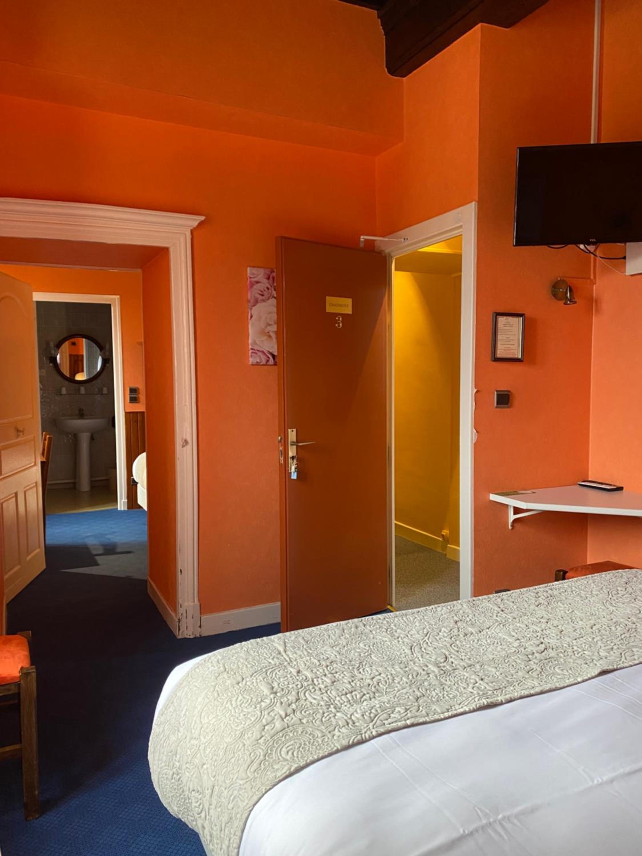 Triple Room with Bath - Photo 6