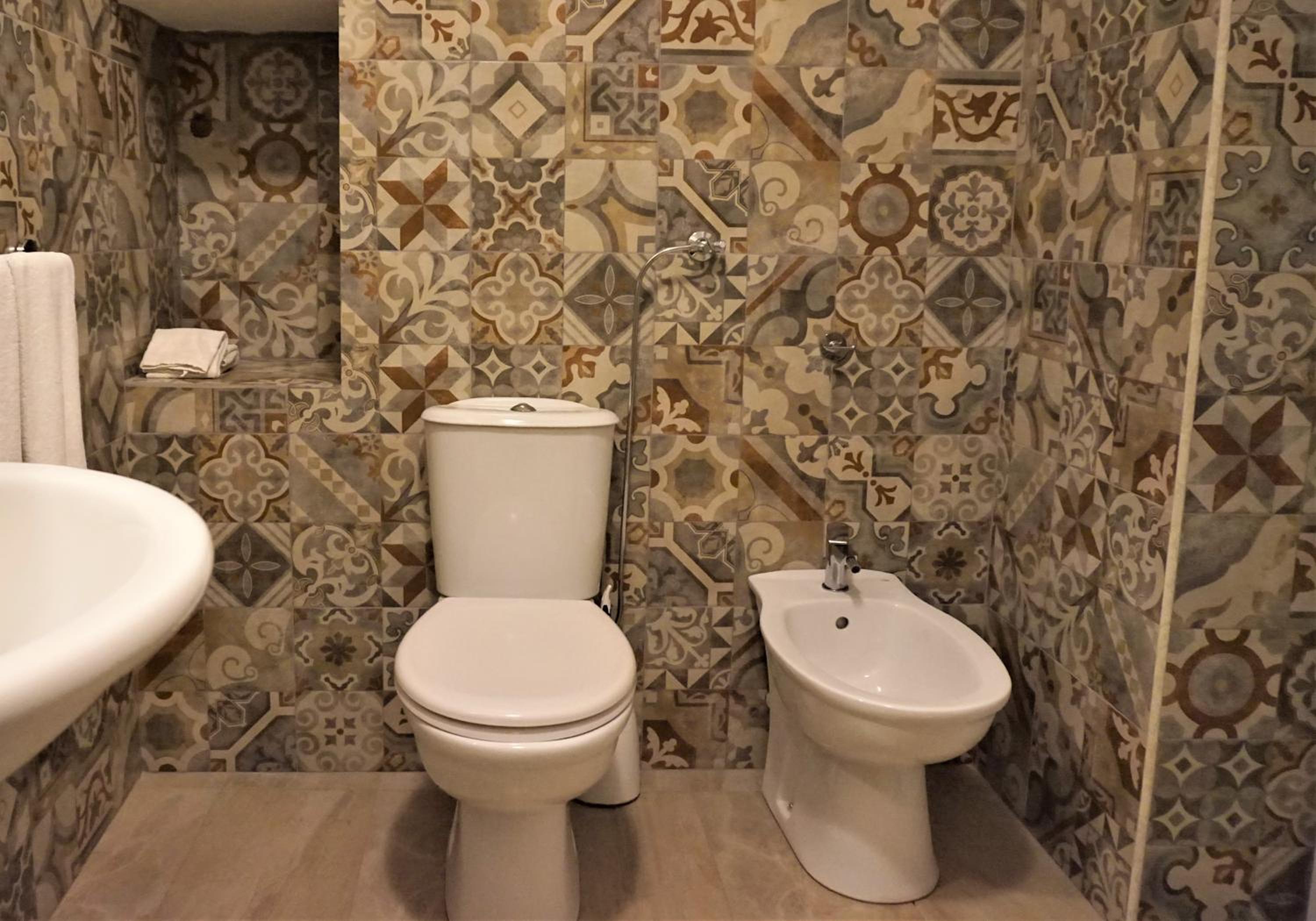 Deluxe King Suite - Photo 7