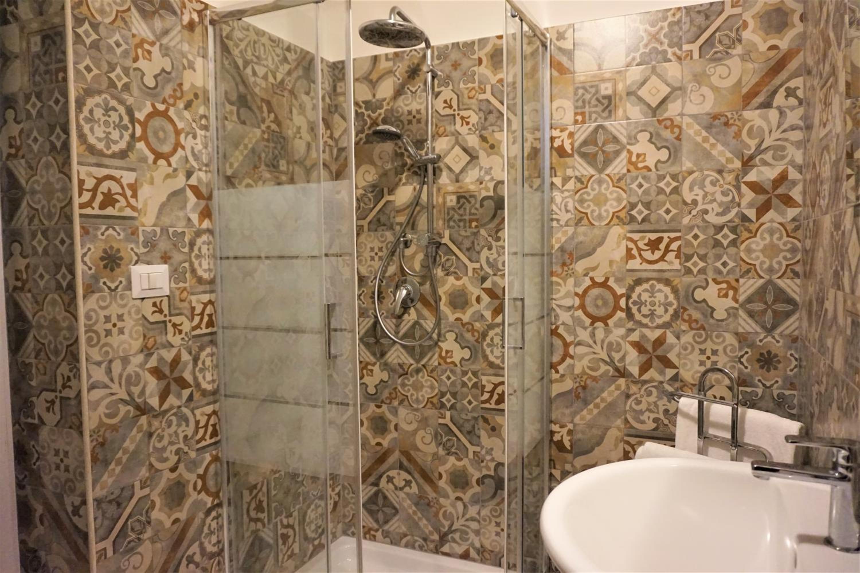 Deluxe King Suite - Photo 3
