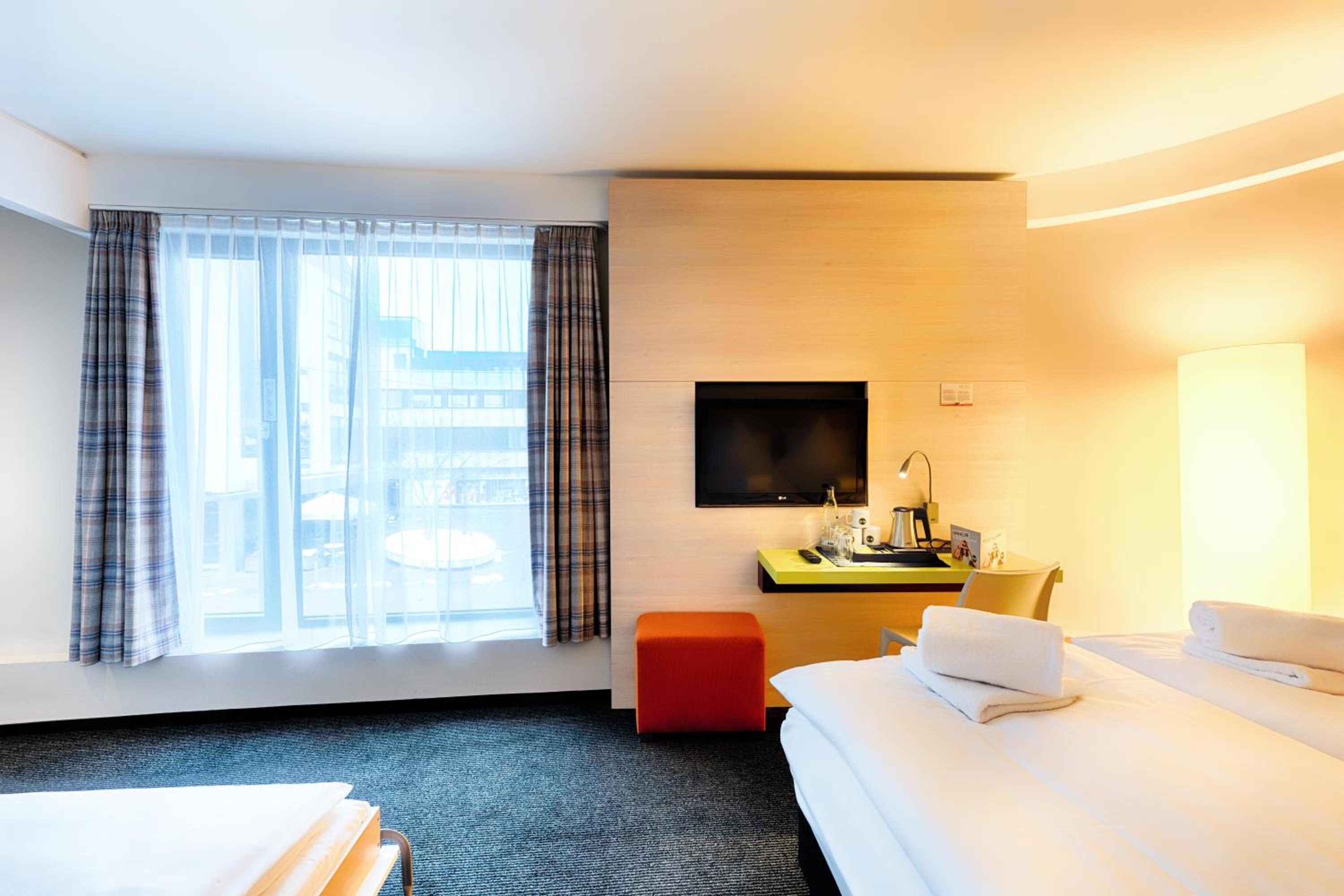 Comfort Twin Room thumbnail 6