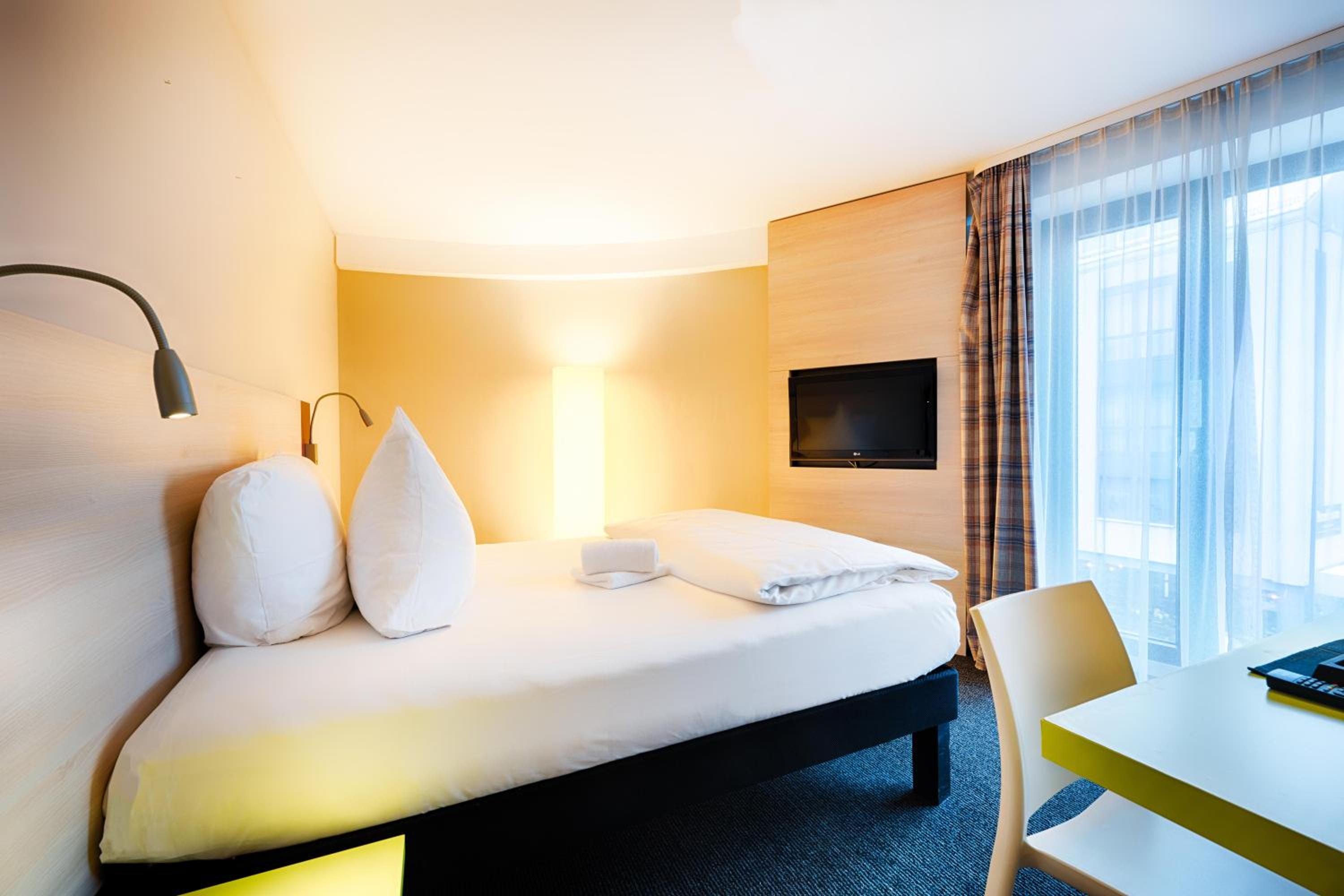 Comfort Double Room thumbnail 6