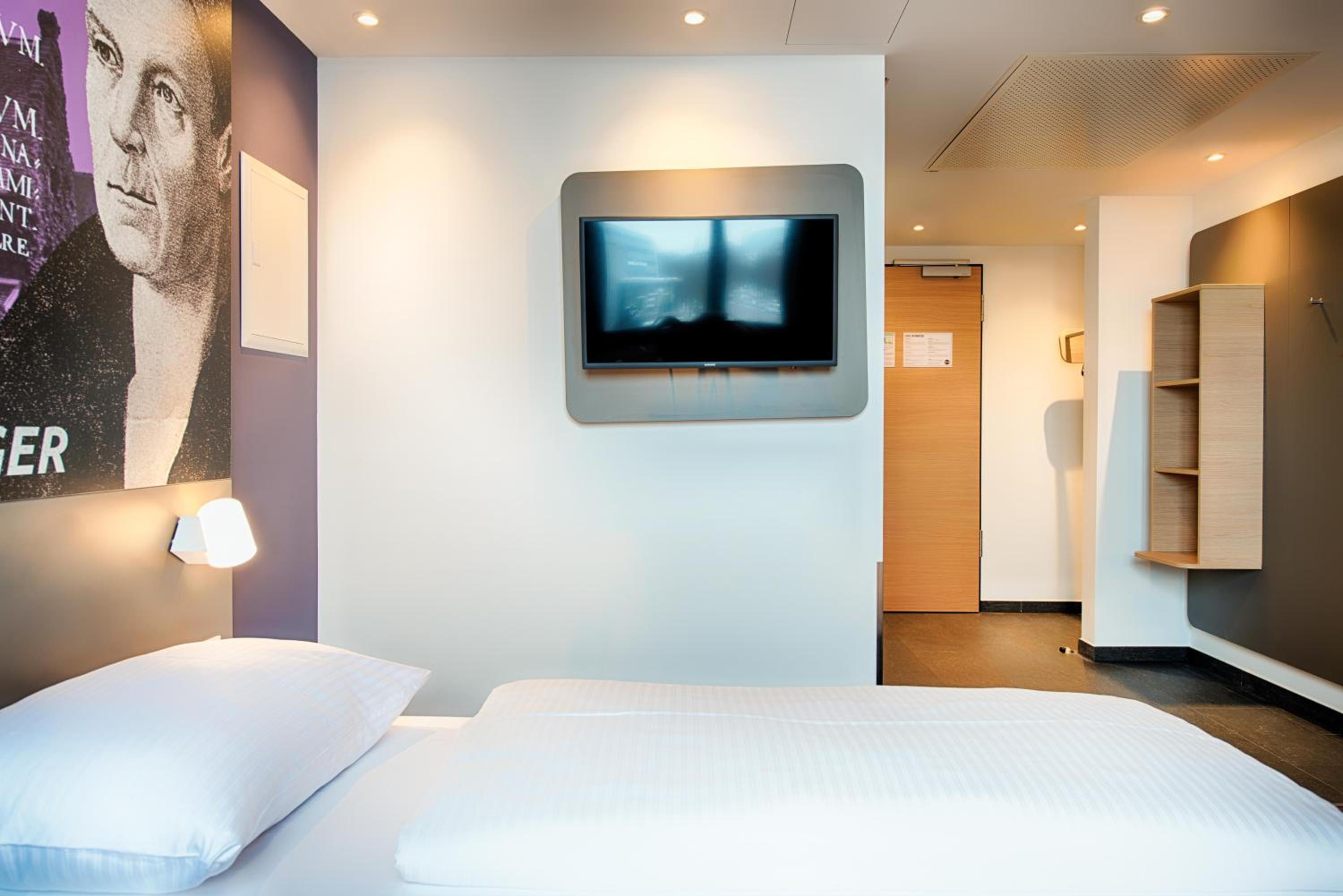 Twin Room - Photo 8