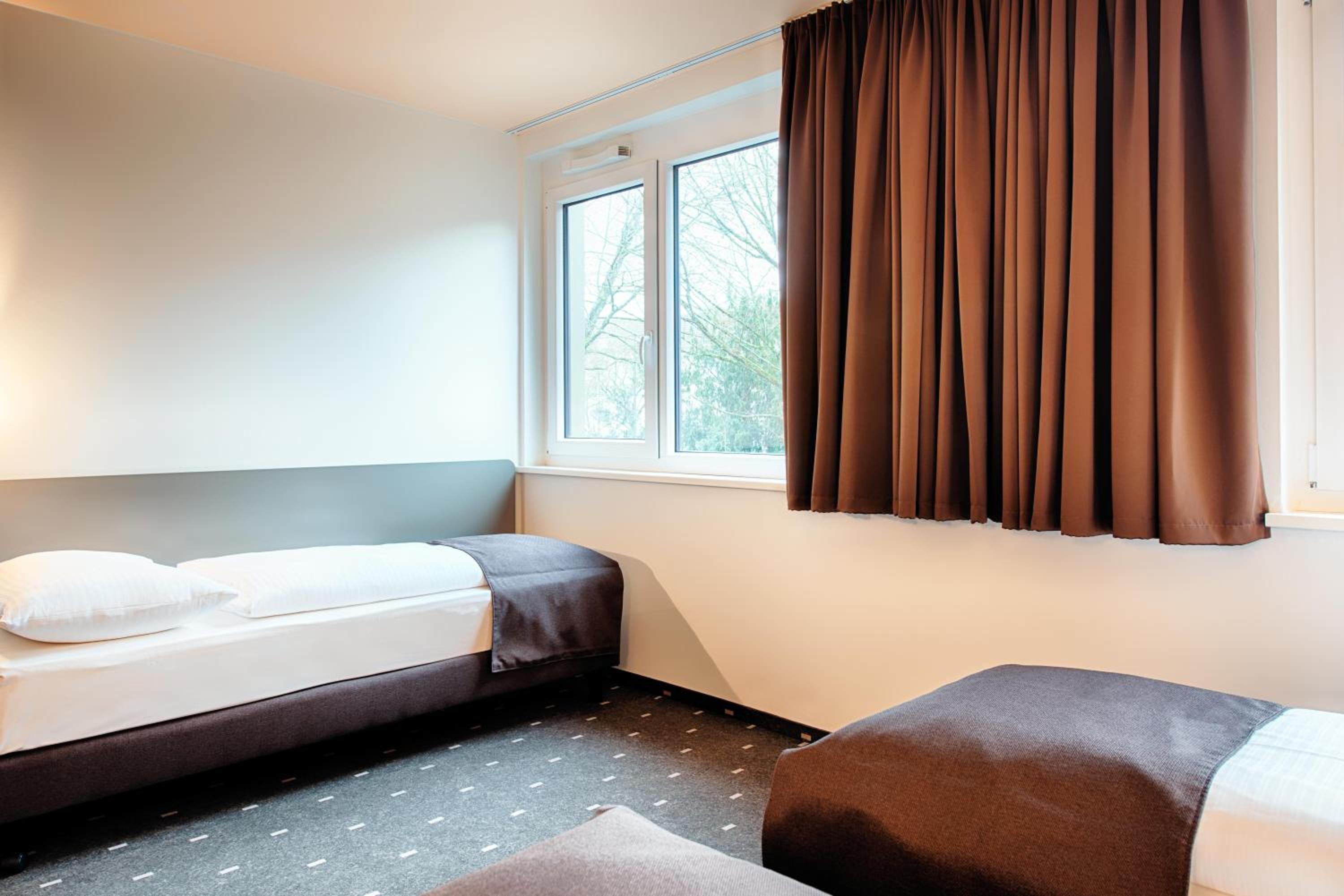Triple Room thumbnail 5