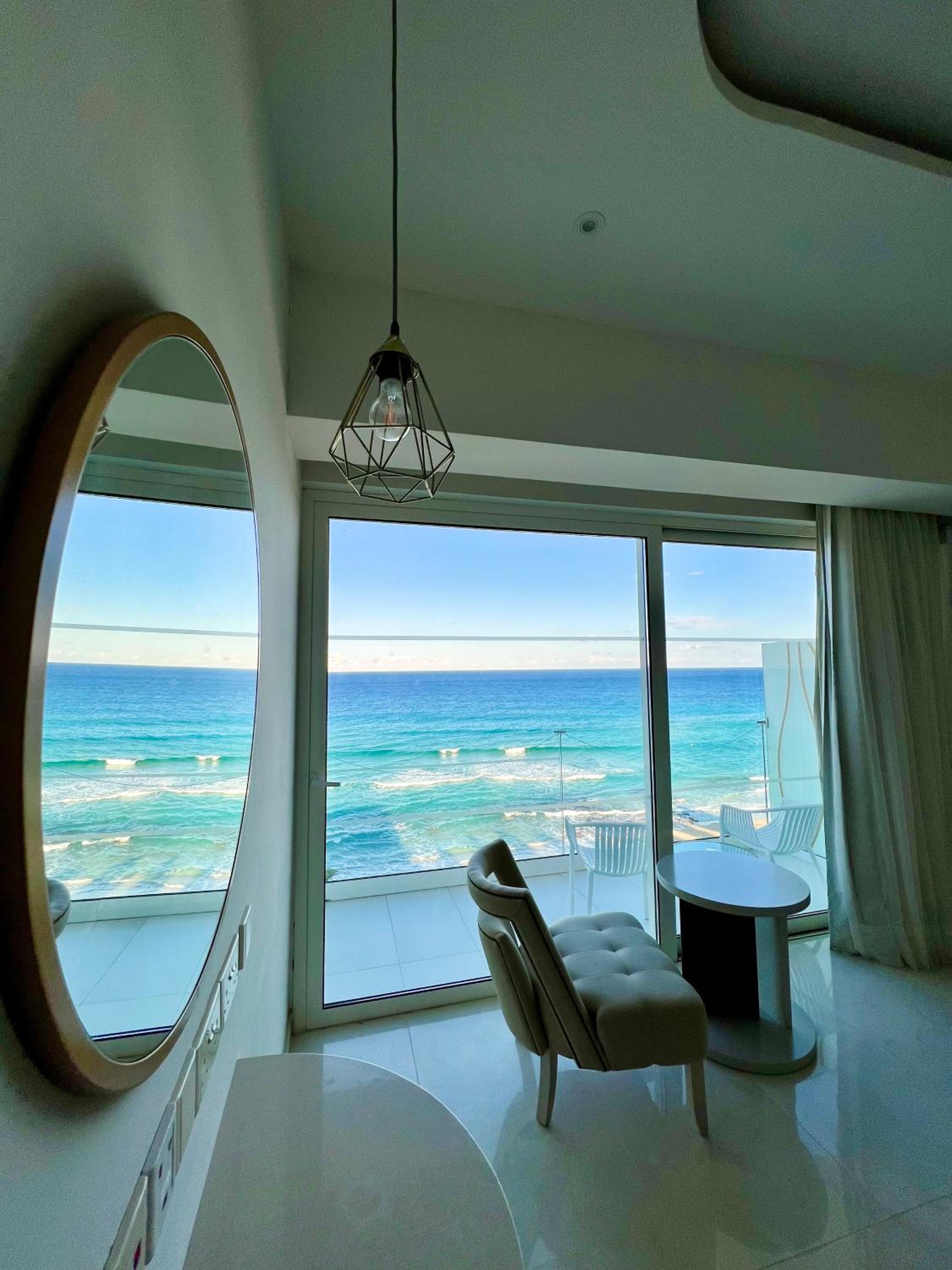 Double or Twin Room with Front Sea View photo 3