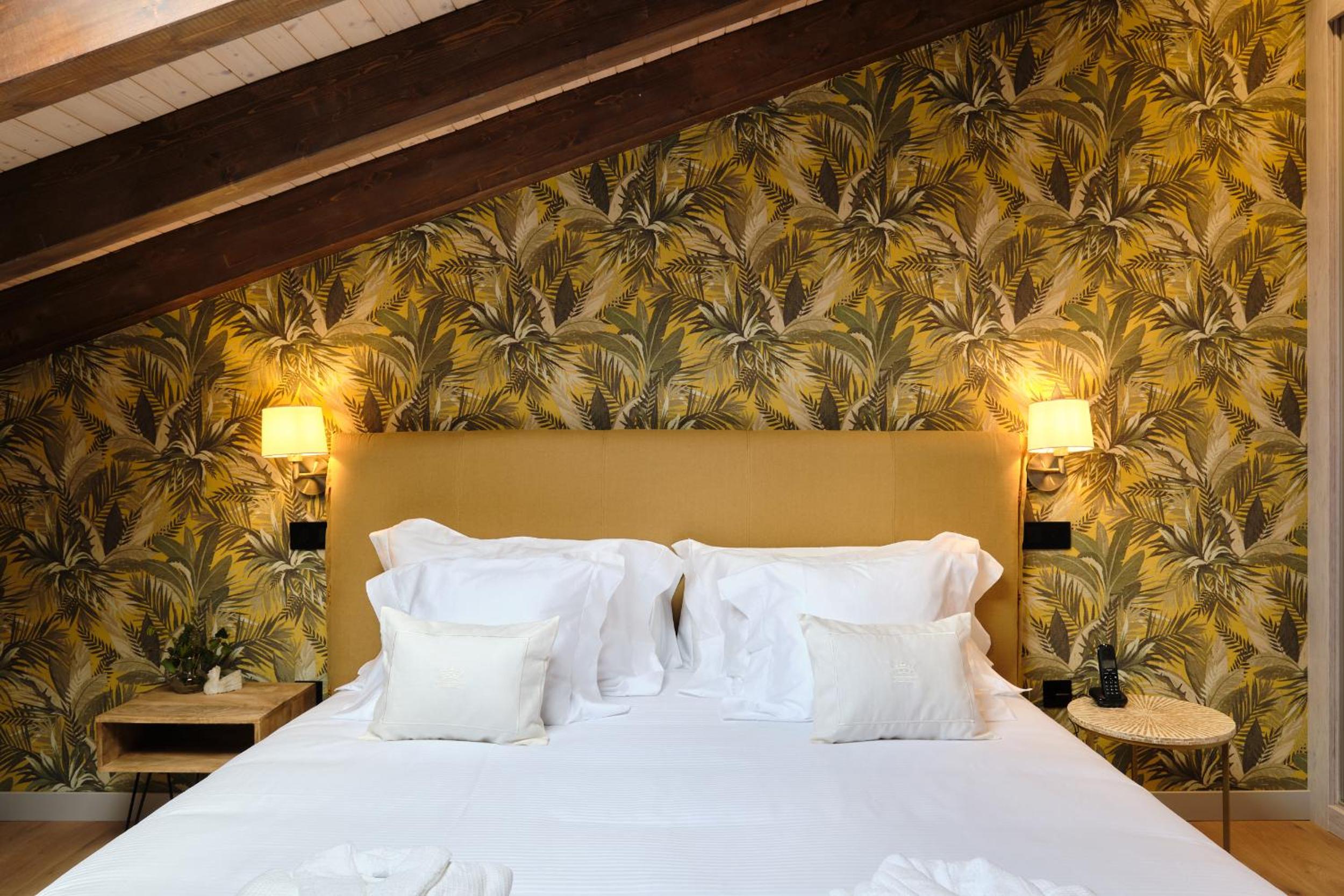 Deluxe Double Room with Bath photo 2