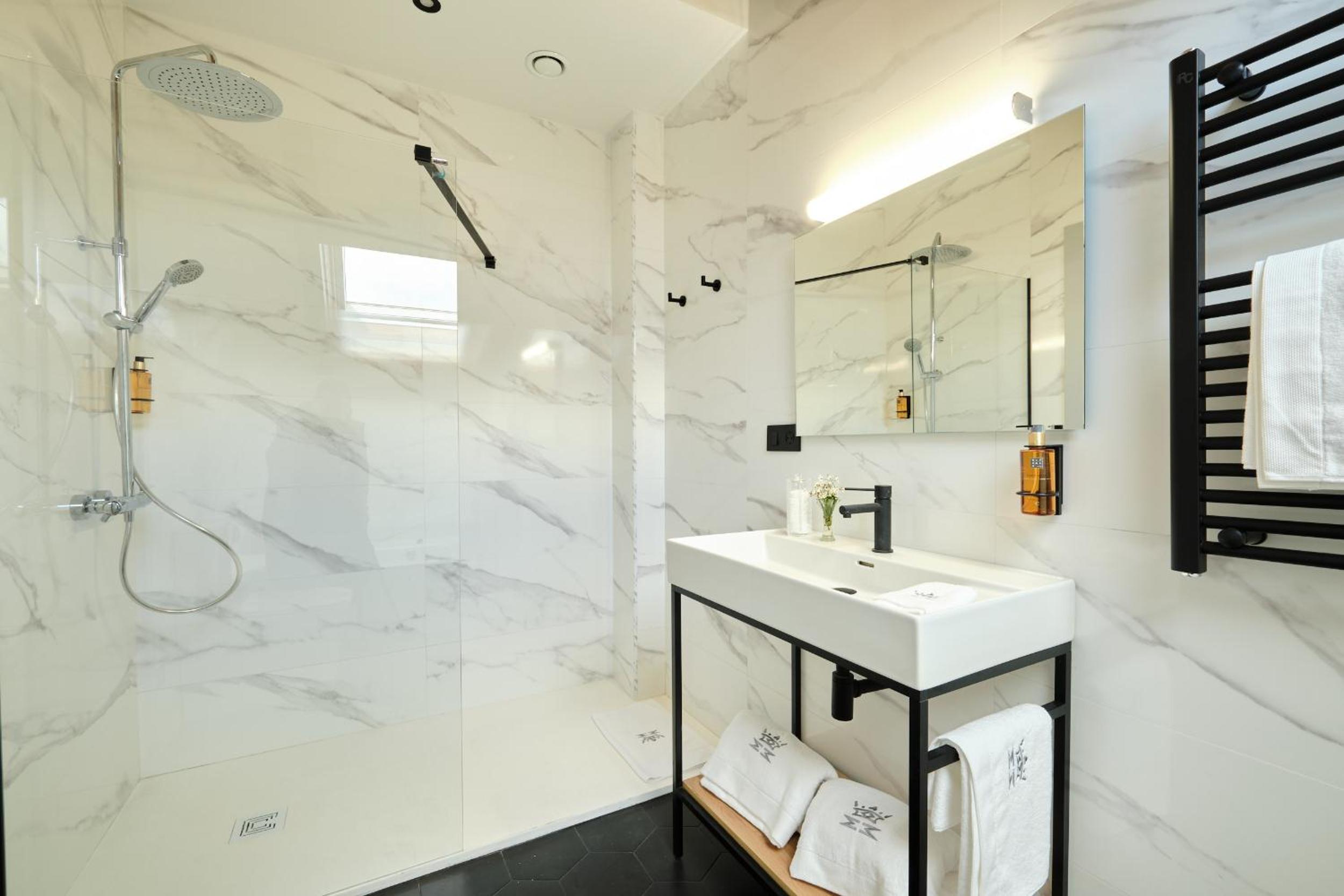 Deluxe Double Room with Bath photo 3