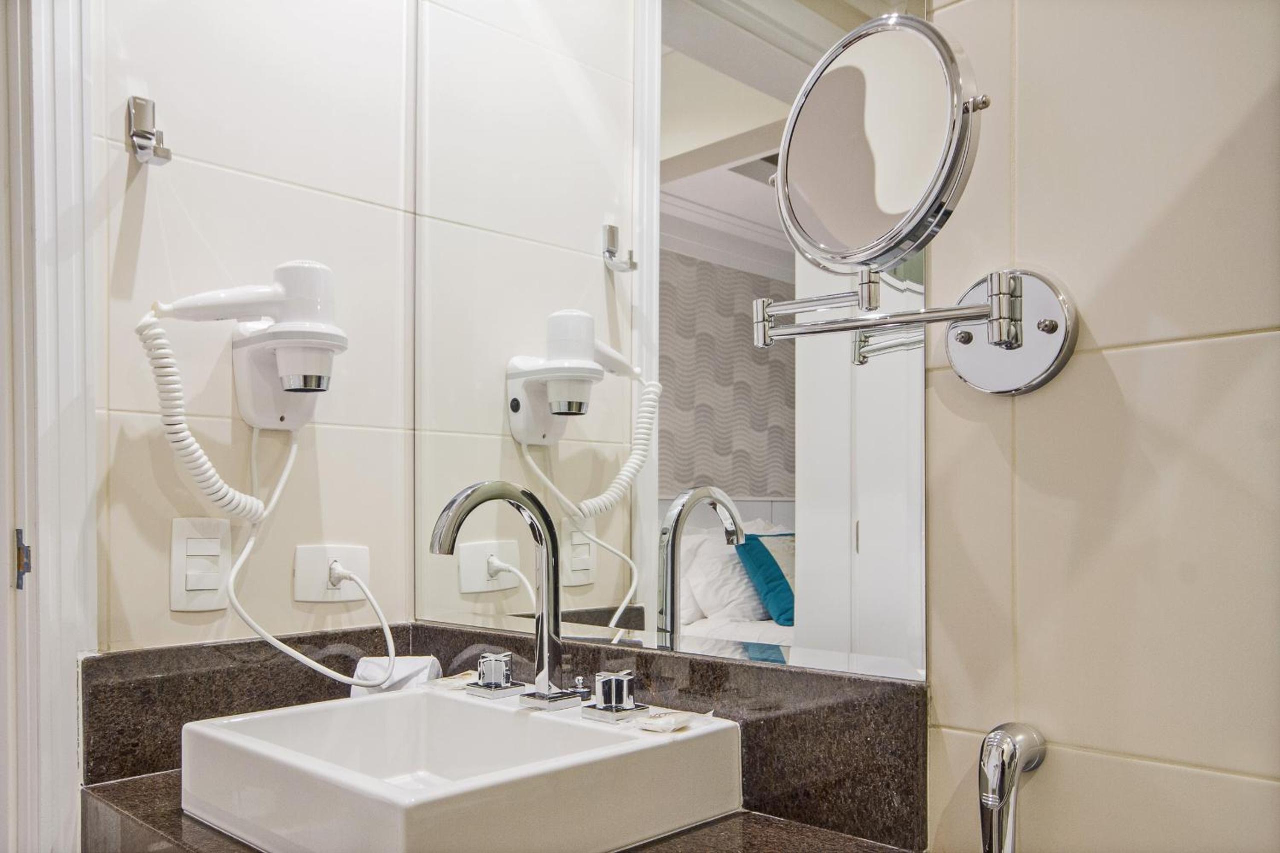 Premium Triple Room - Photo 8
