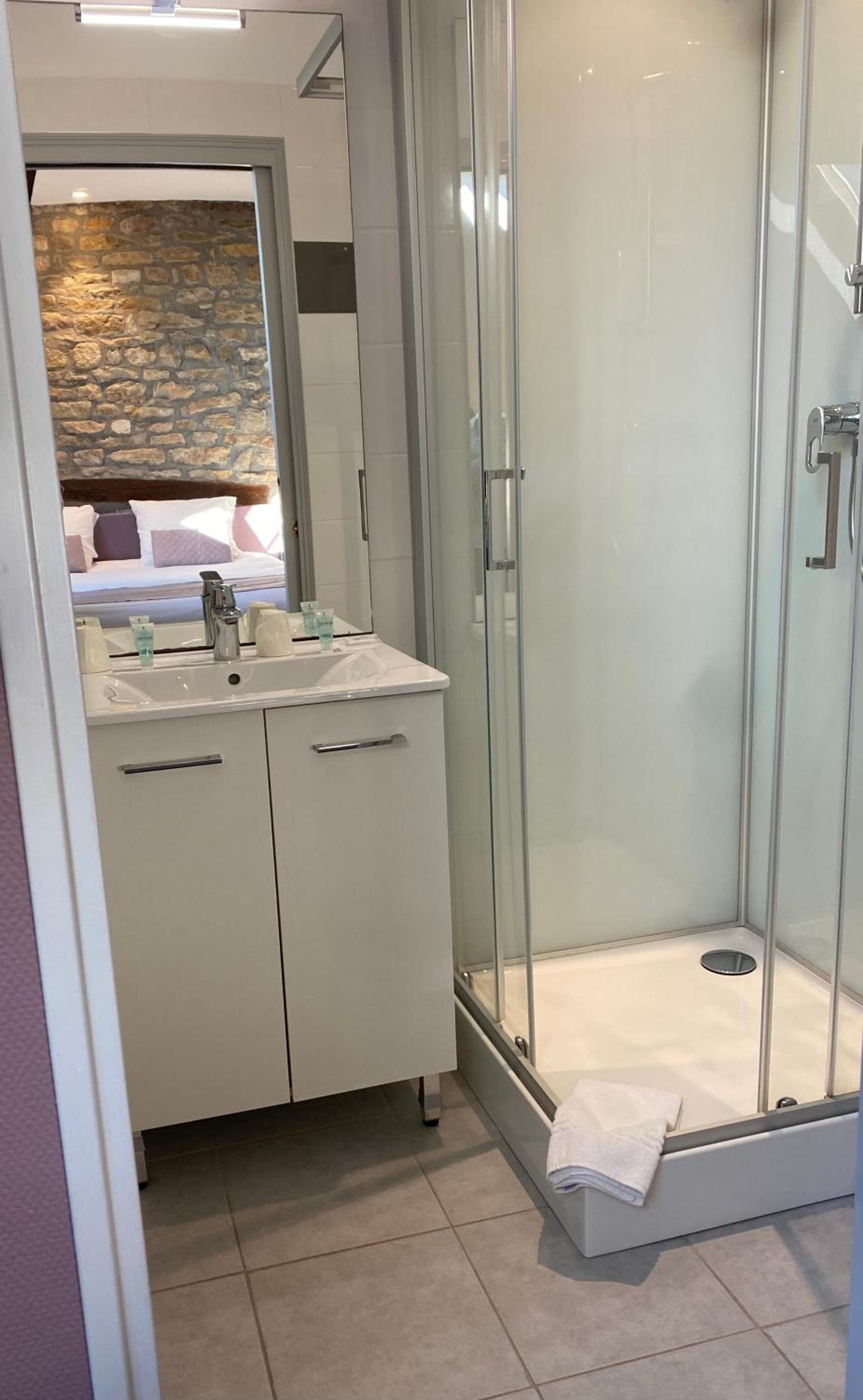 Double or Twin Room - Photo 2