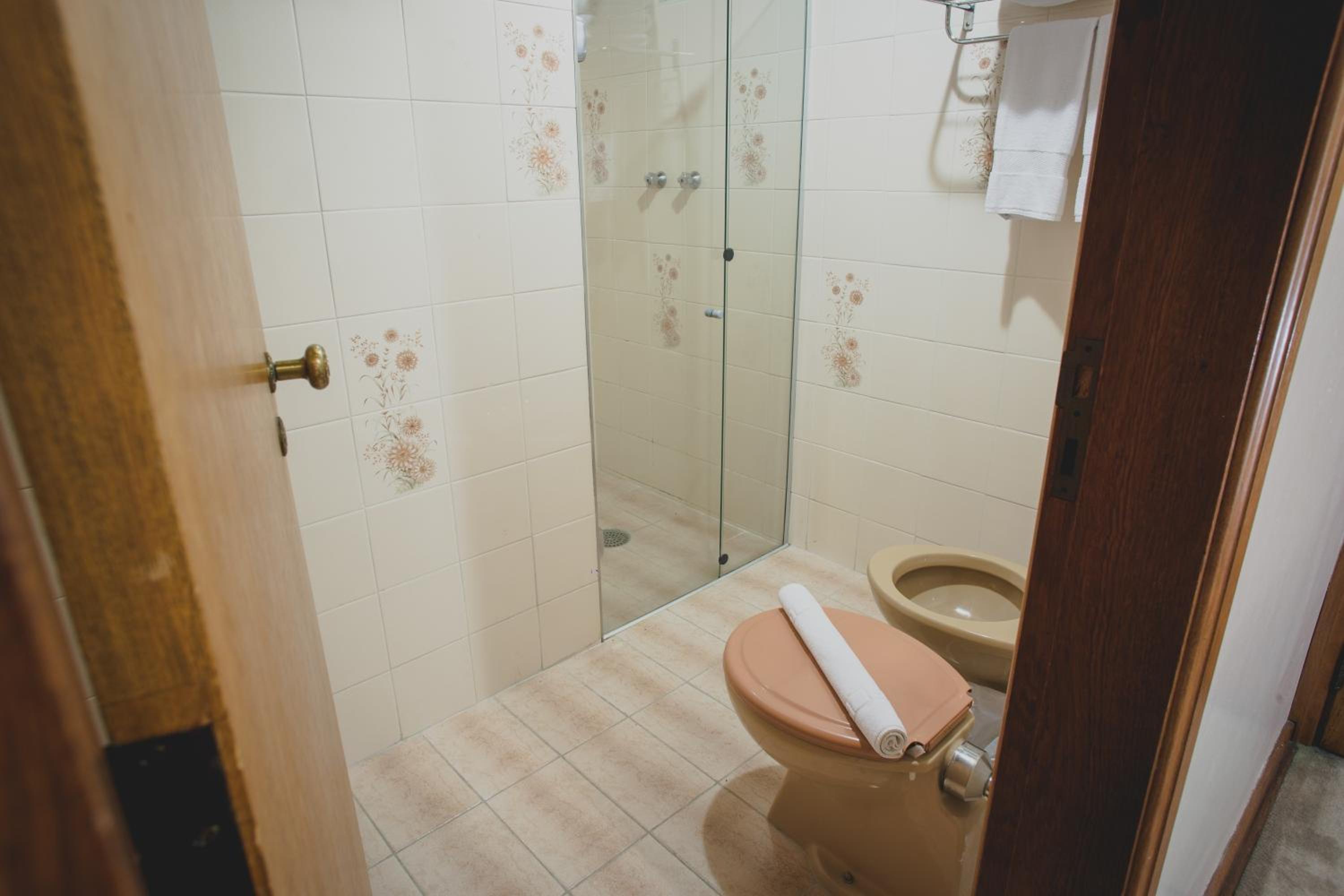 Standard Double or Twin Room - Photo 6