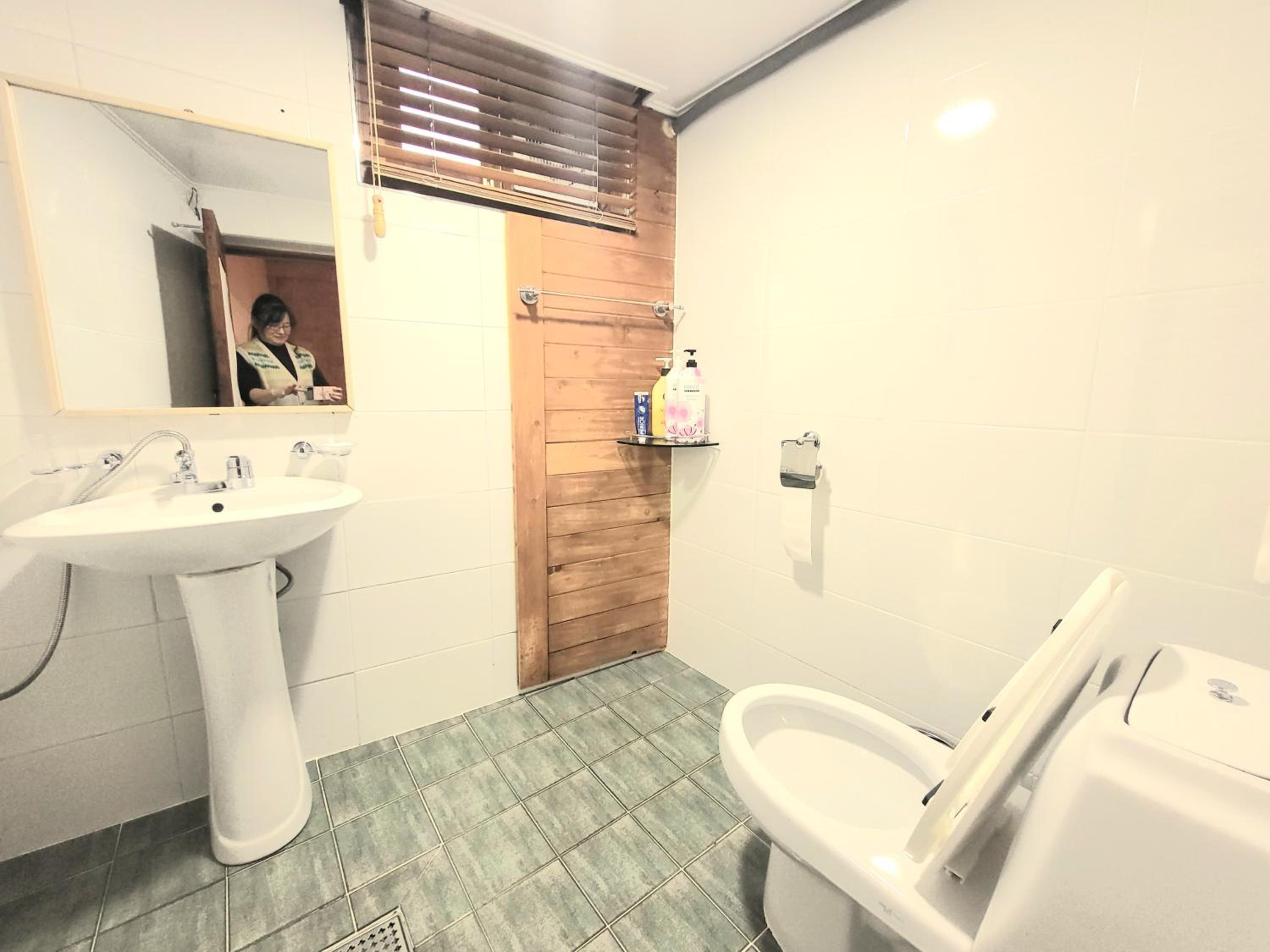 Family Room with Bathroom photo 3