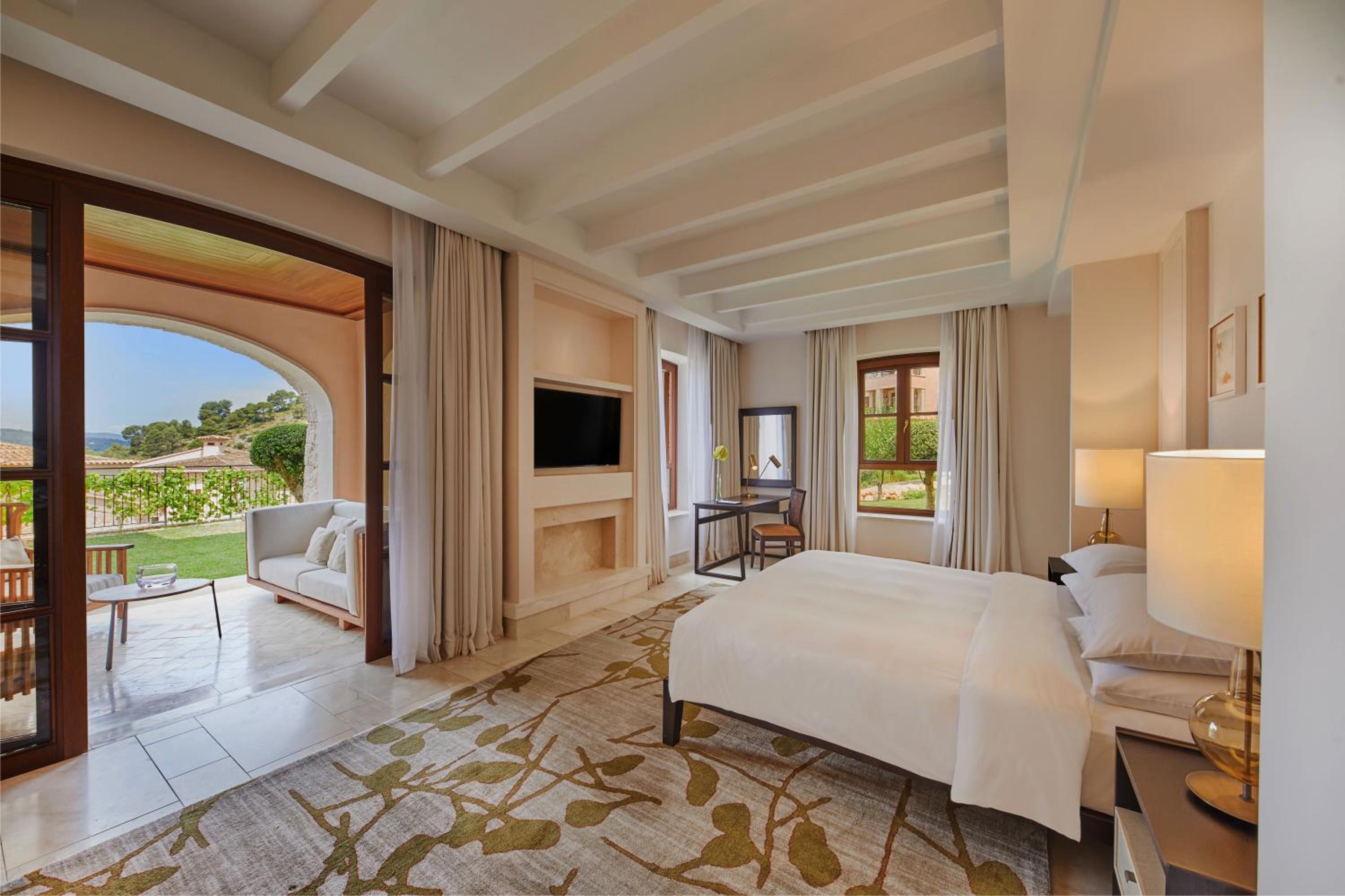 Junior Suite with Garden View