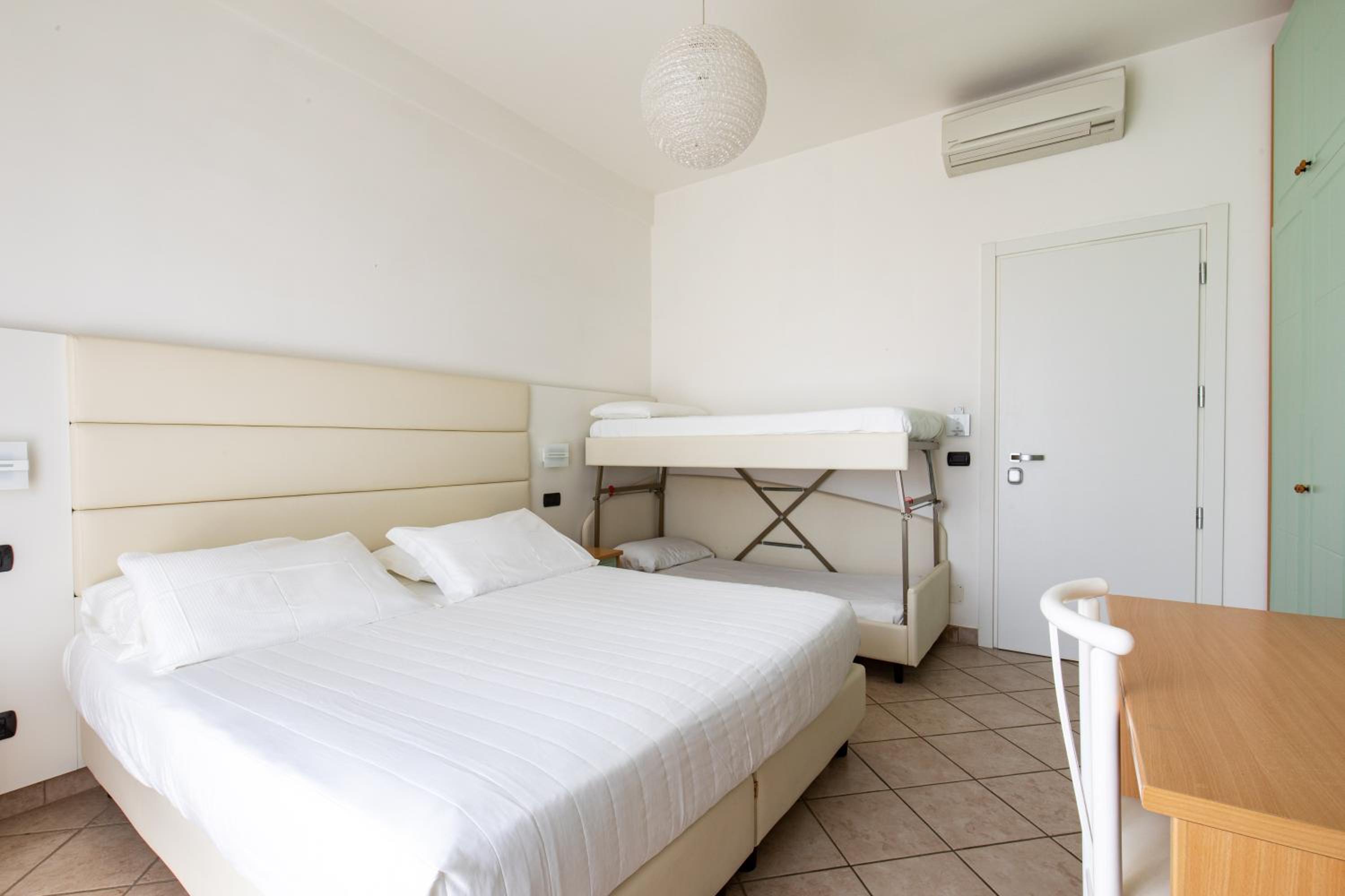 Quadruple Room with Lateral Sea View