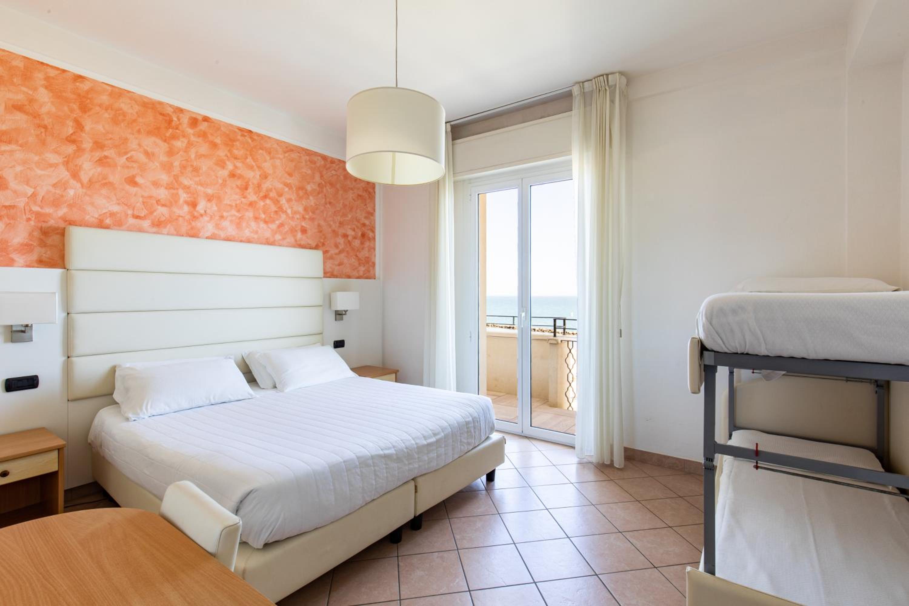 Quadruple Room with Sea View