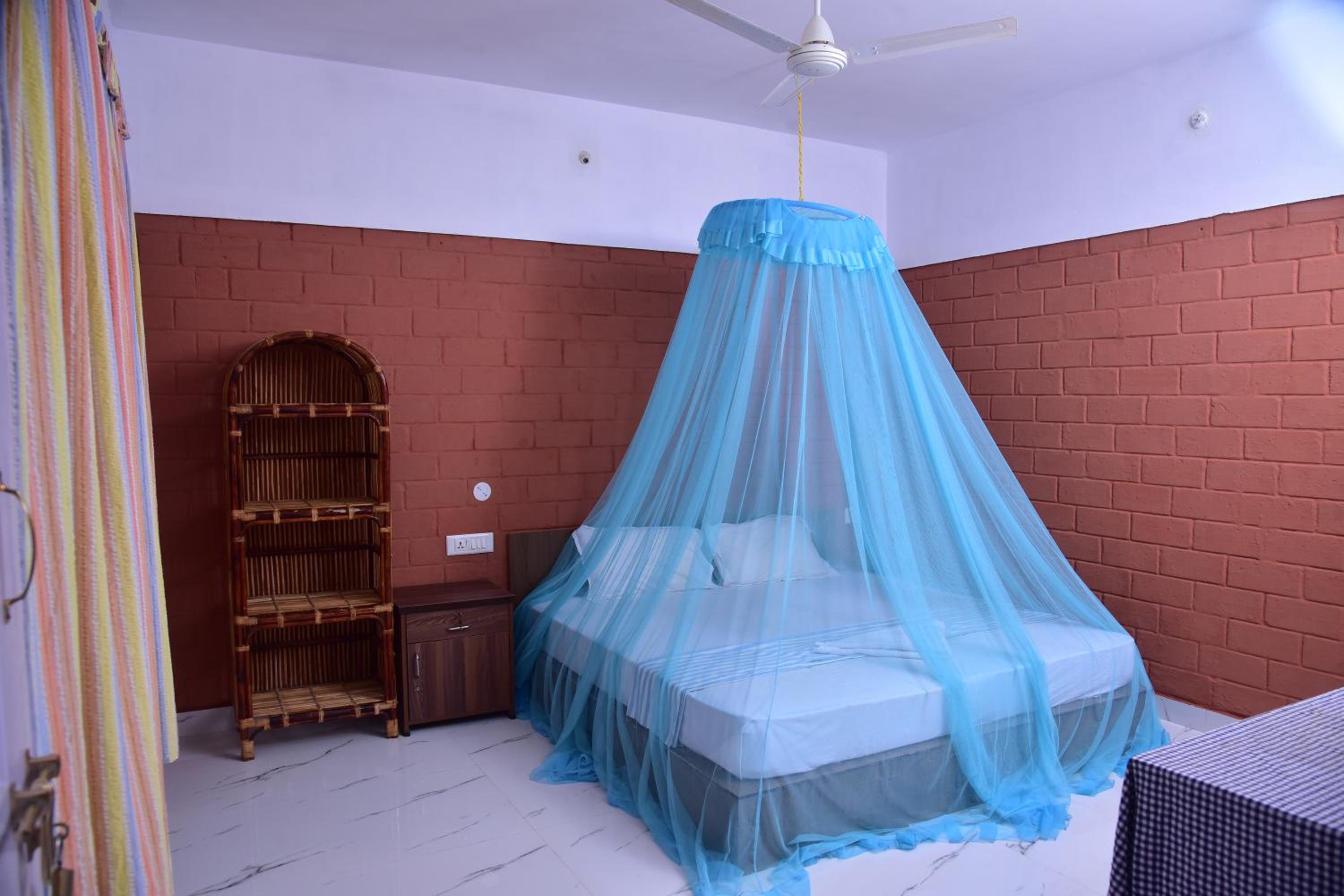 Double Room with Balcony - Photo 1