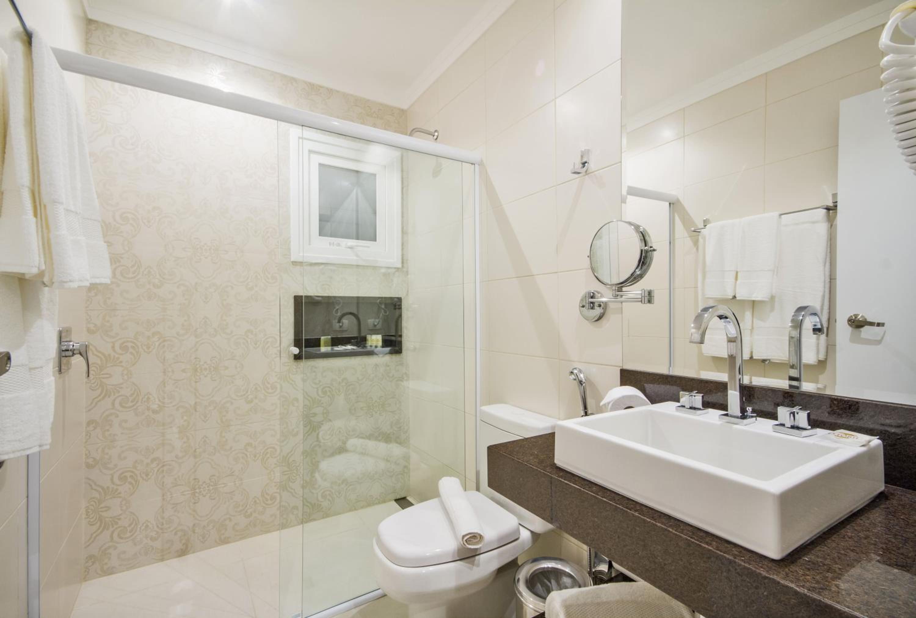 Premium Triple Room - Photo 13