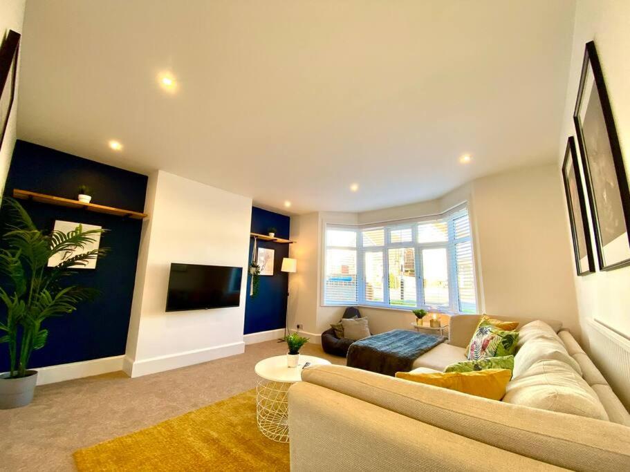 Three-Bedroom House photo 3